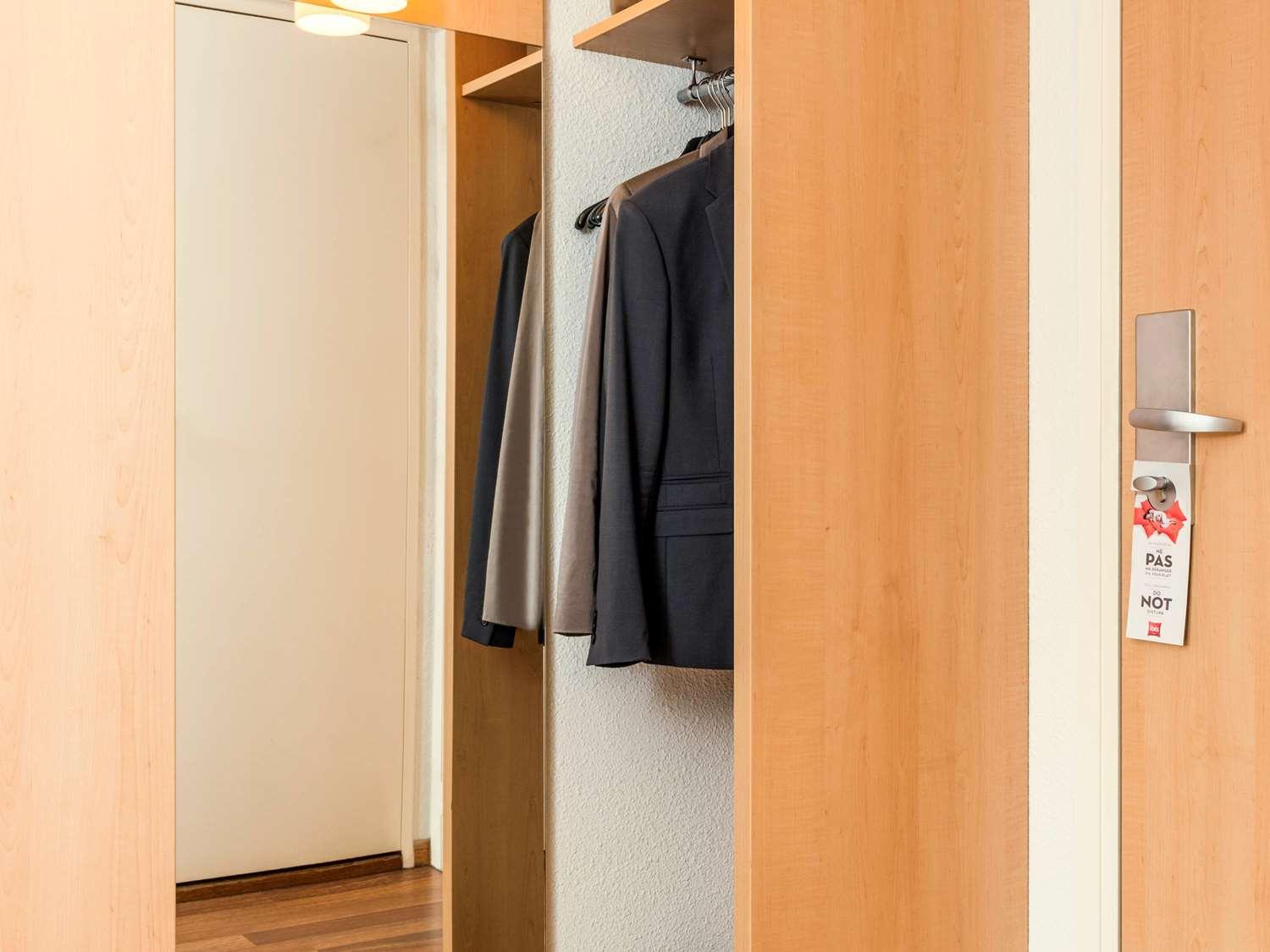 Hotel ibis Paris 17 Clichy-Batignolles - formerly Berthier