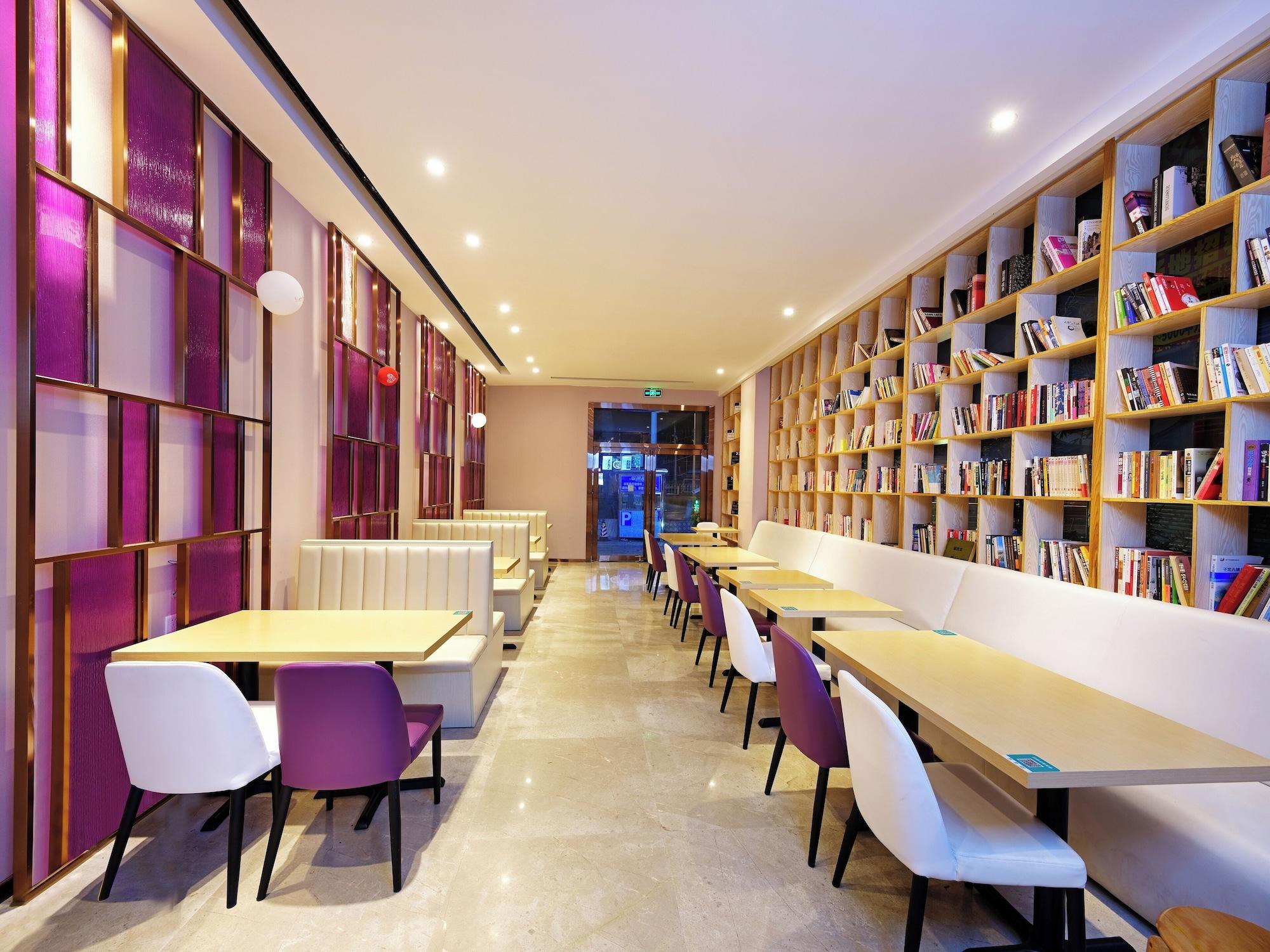 Restaurant Lavande International Hotel Guangzhou Convention & Exhibition Center Nanzhou Metro Station Branch- Free Deliver Service to Guangzhou Baiyun International Airport & Free Shuttle Bus to Canton Fair Complex During Canton Fair Period