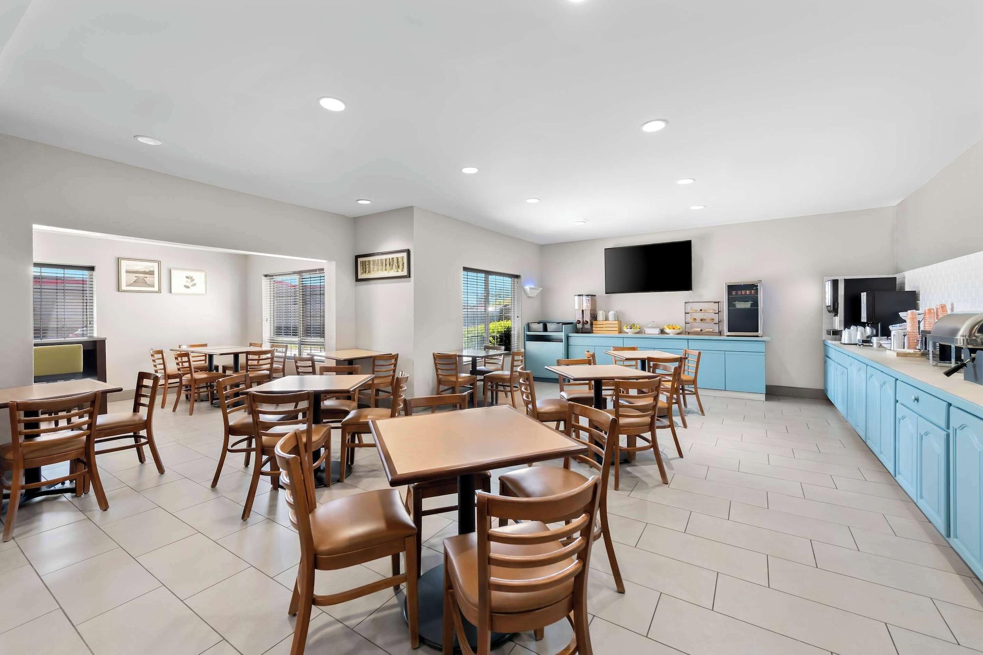 Restaurant Country Inn & Suites by Radisson, Topeka West, KS