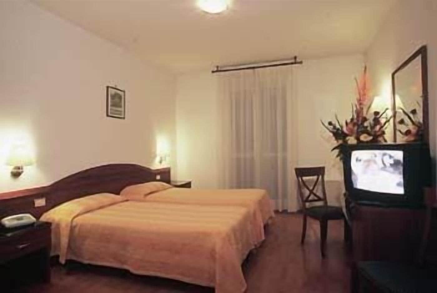 Varios Hotel Park Venezia