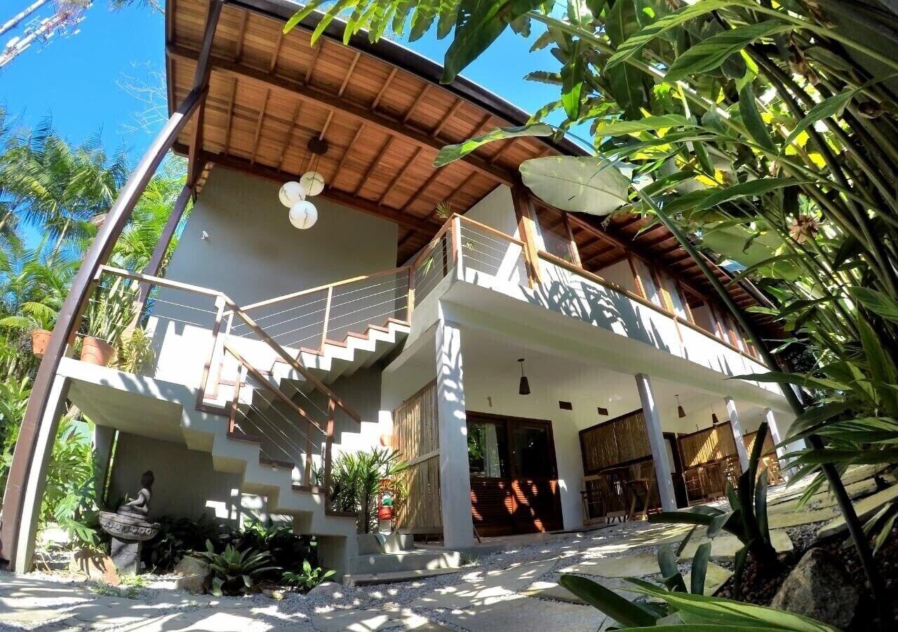 Vista Exterior Moksha Surf Yoga Villas