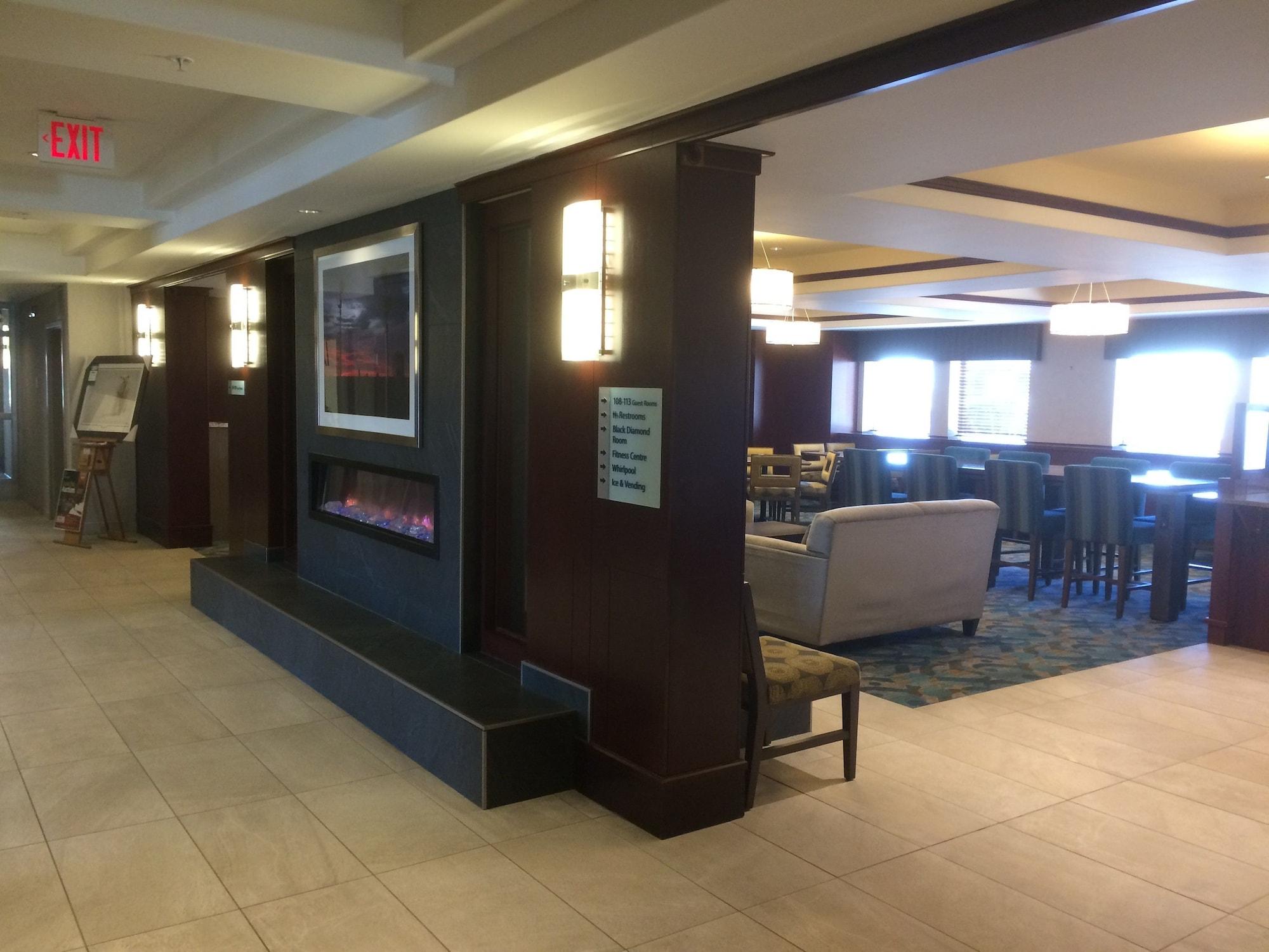 Vista Lobby Holiday Inn Express & Suites Sherwood Park-Edmonton Area by IHG