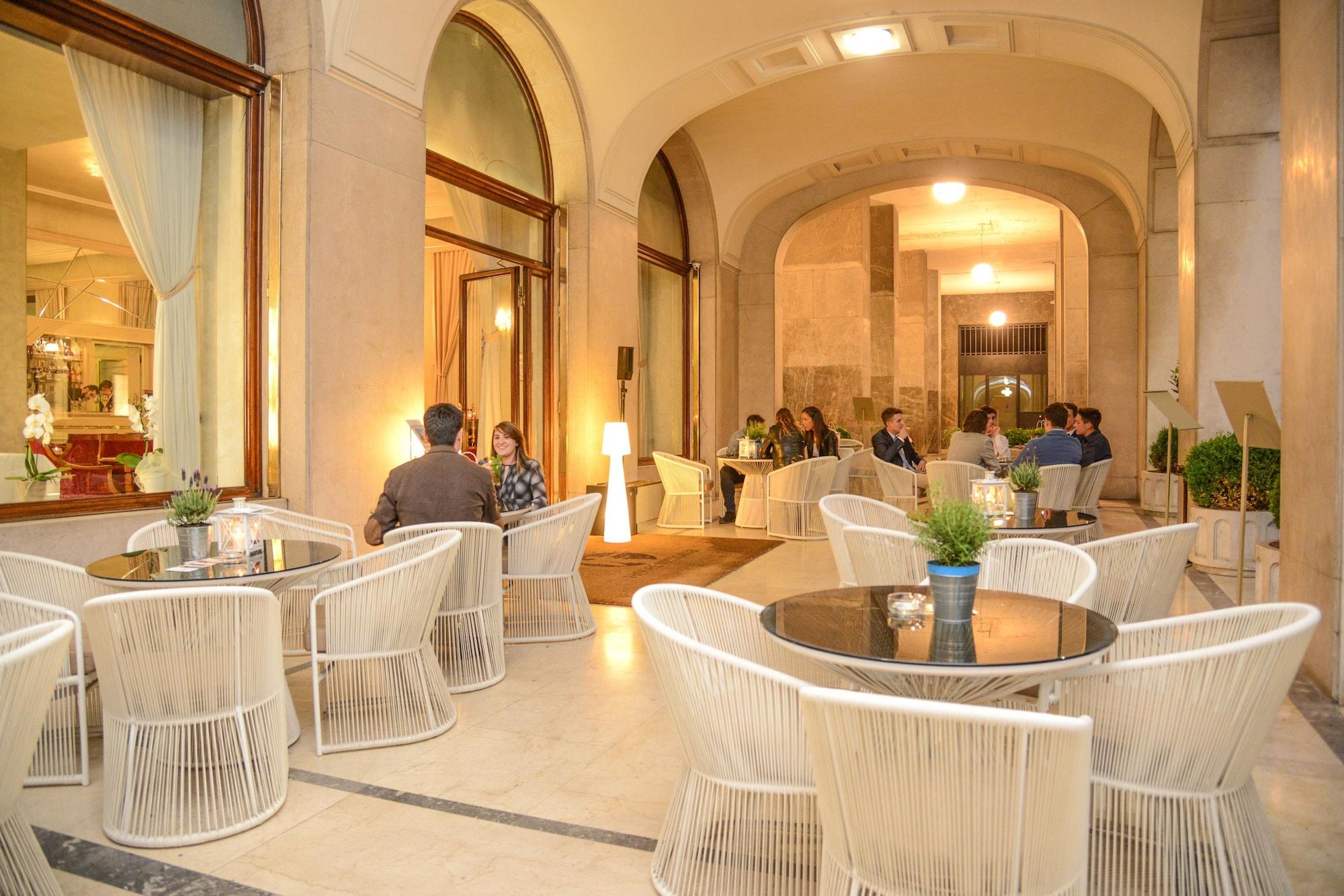 Bar/Salón Hotel Vittoria