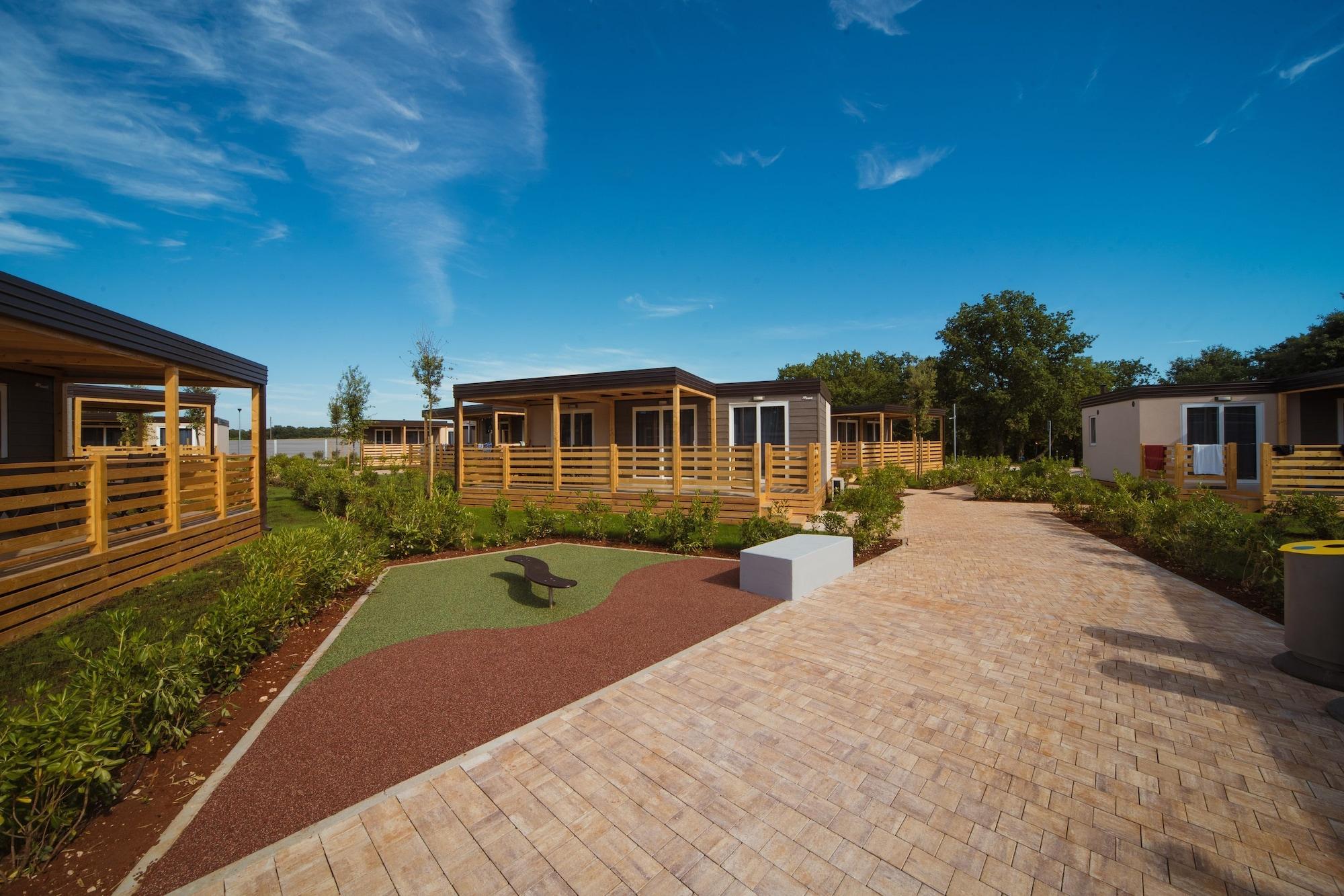 Vista Exterior Mediteran Mobile Homes Camping Park Umag