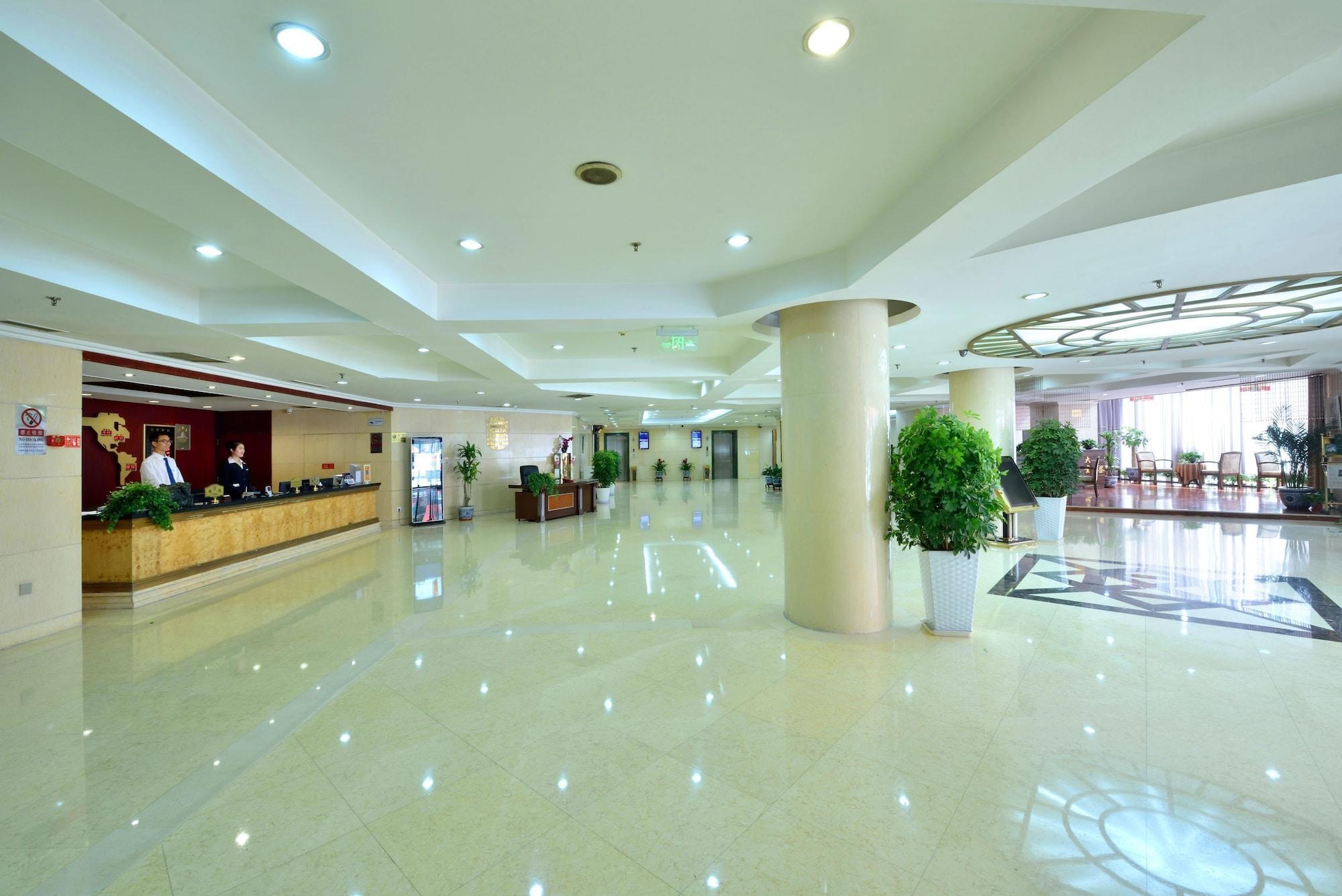 Vista Lobby Golden Oasis Hotel