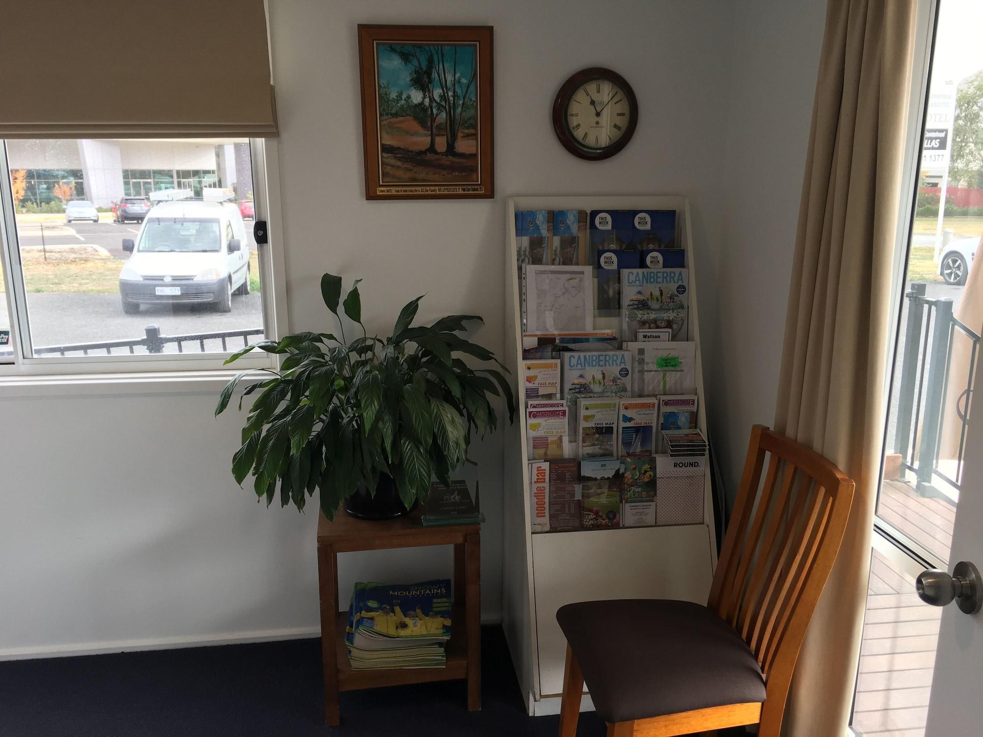 Vista Lobby Canberra Carotel Motel