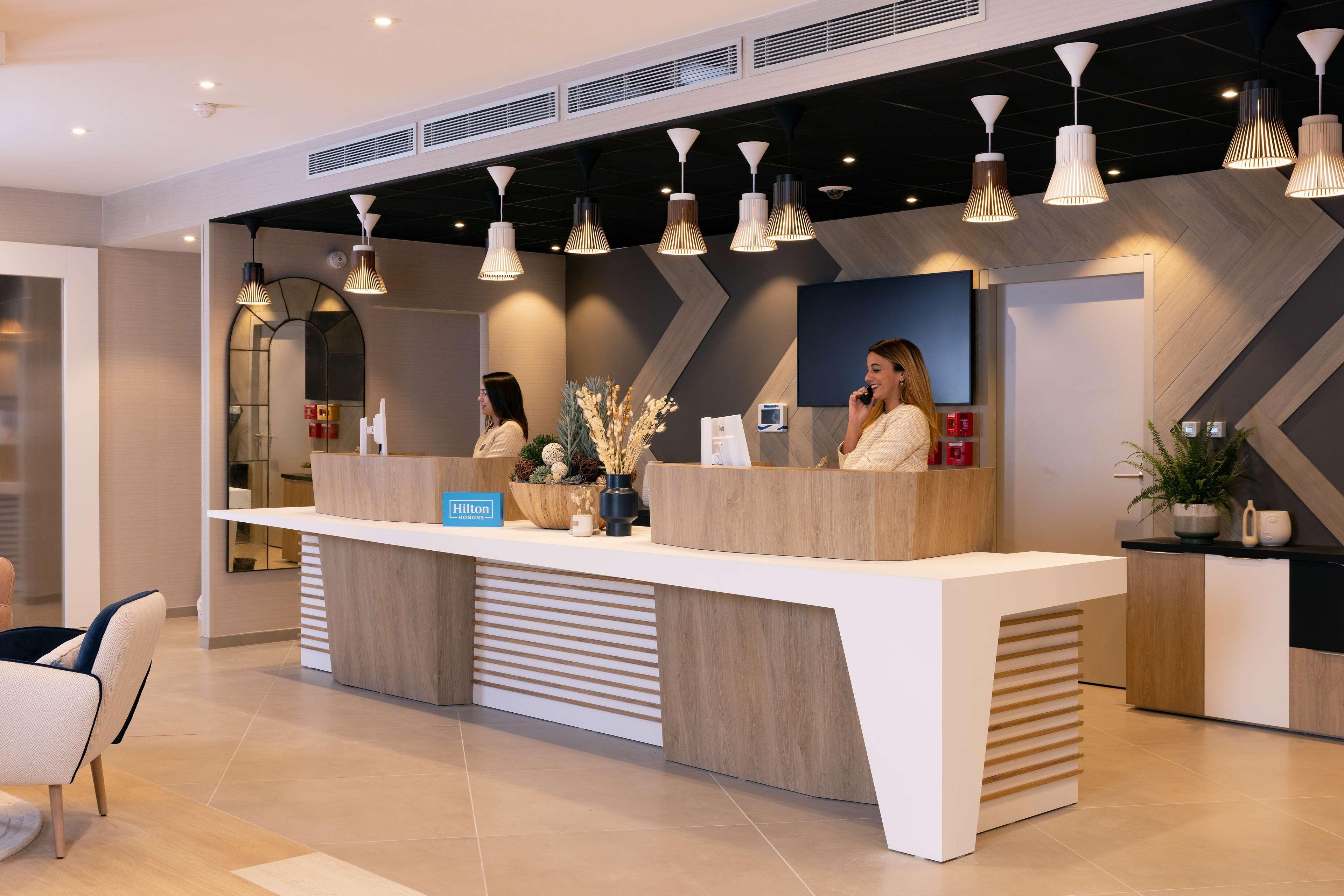 Vista Lobby Hilton Garden Inn Le Havre France