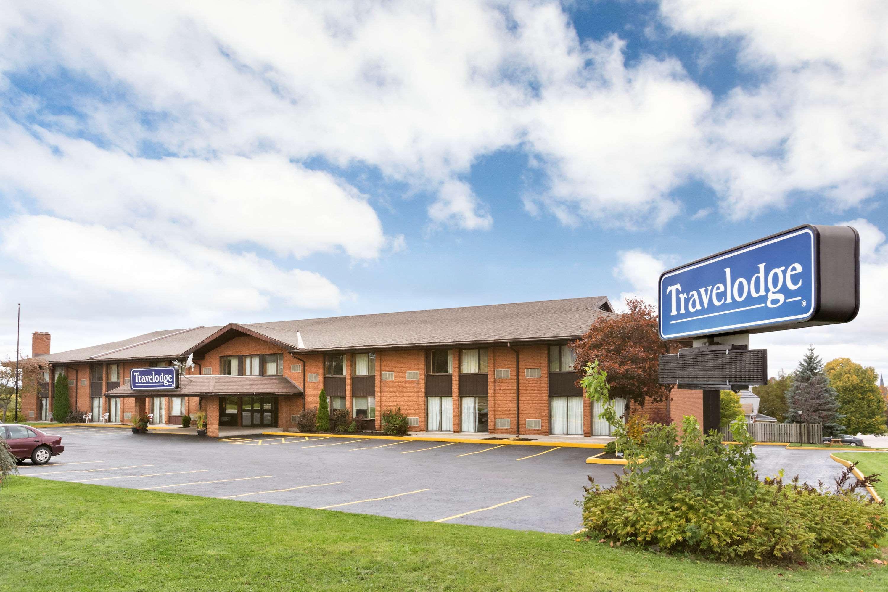Vista Exterior Travelodge by Wyndham Owen Sound