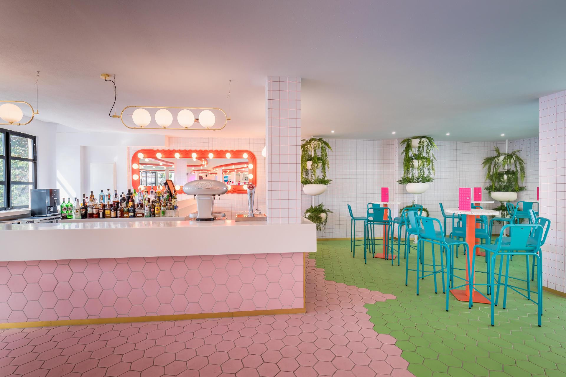 Bar/Salón Allegro Isora