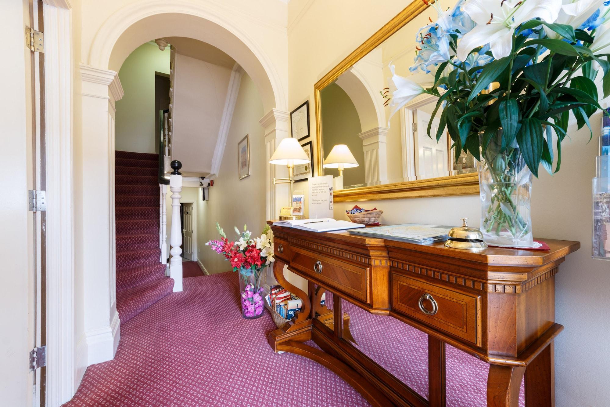 Vista Lobby Lismar Guest House