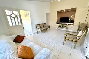 Alquiler Vacacional - Casa com Ar, 4/4 em Cond. Fechado a 400m da Praia