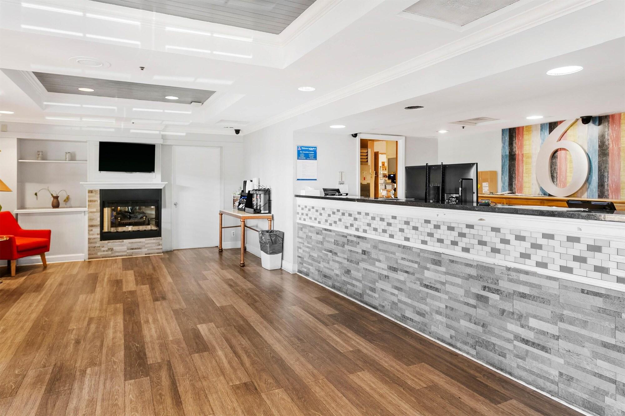 Vista Lobby Motel 6 Tempe, AZ – Elliot Road