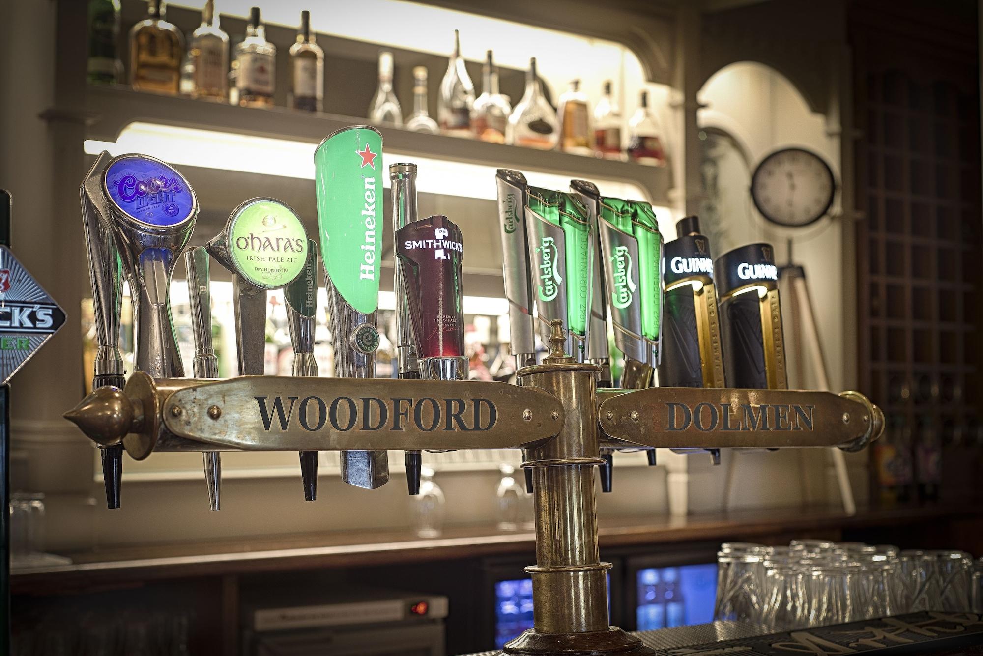 Bar/Salón Woodford Dolmen Hotel