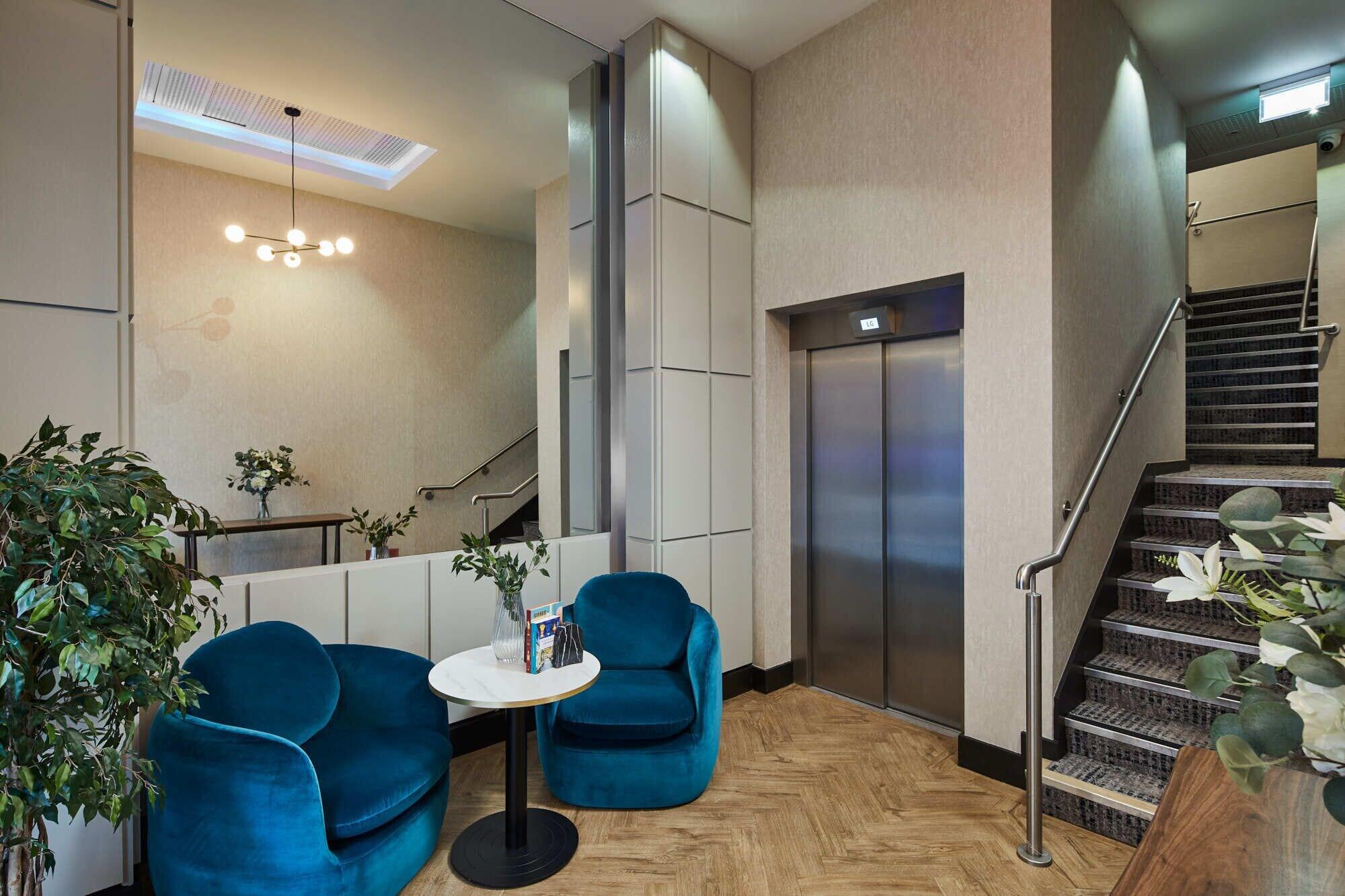 Vista Lobby master St. Paul's