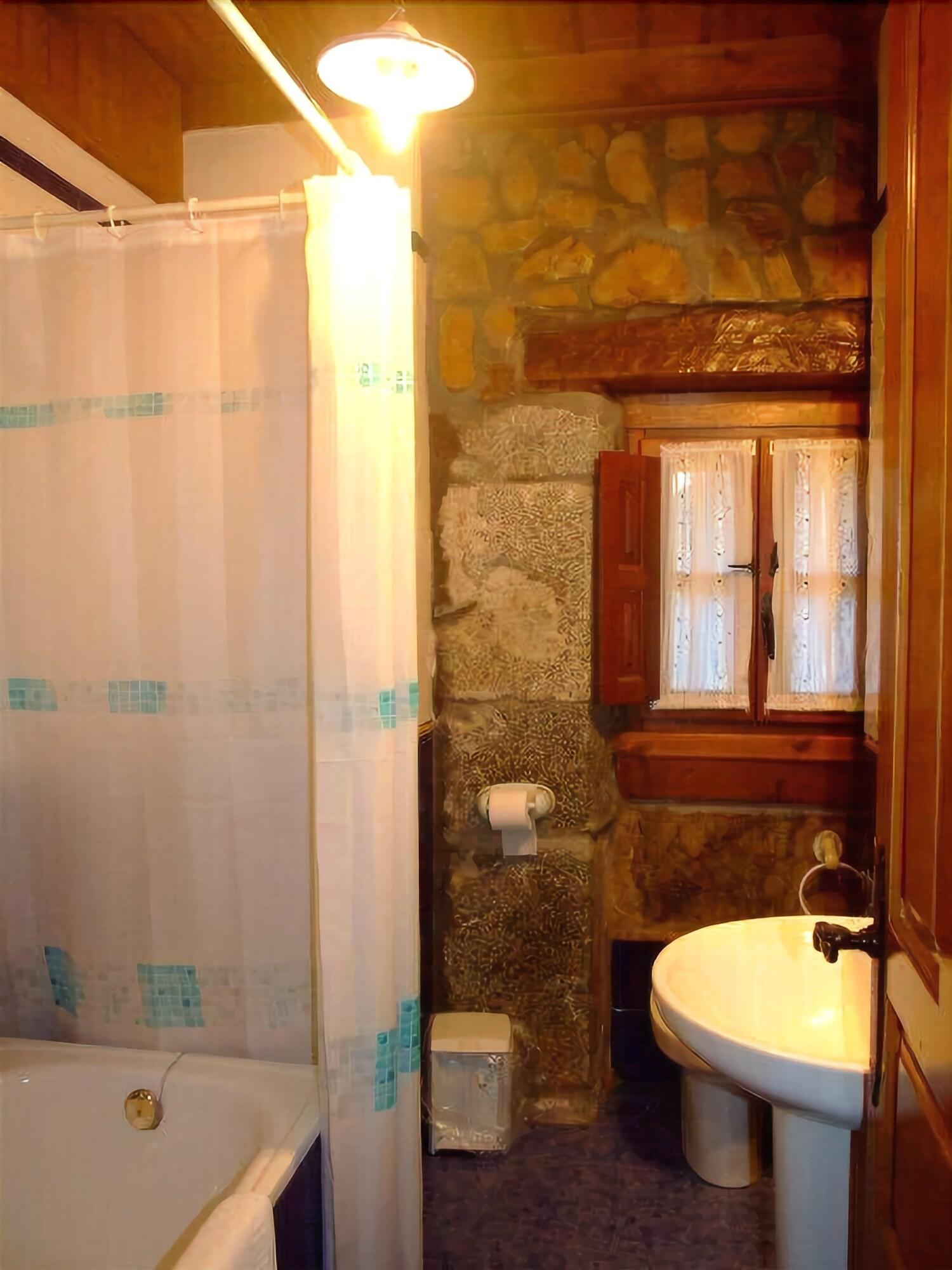 Equipamiento de Habitación Las Casucas de Asón