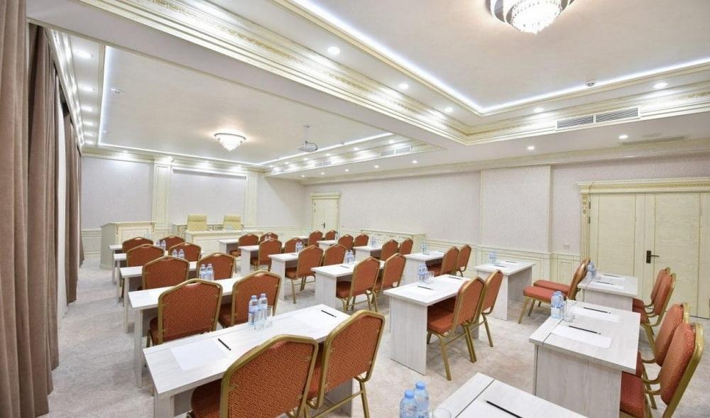 Centro de Negocios Qushbegi Plaza