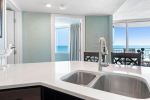 Alquiler Vacacional - Oceanfront Luxury 2BDR/2BA @ Peck Plaza 8NE