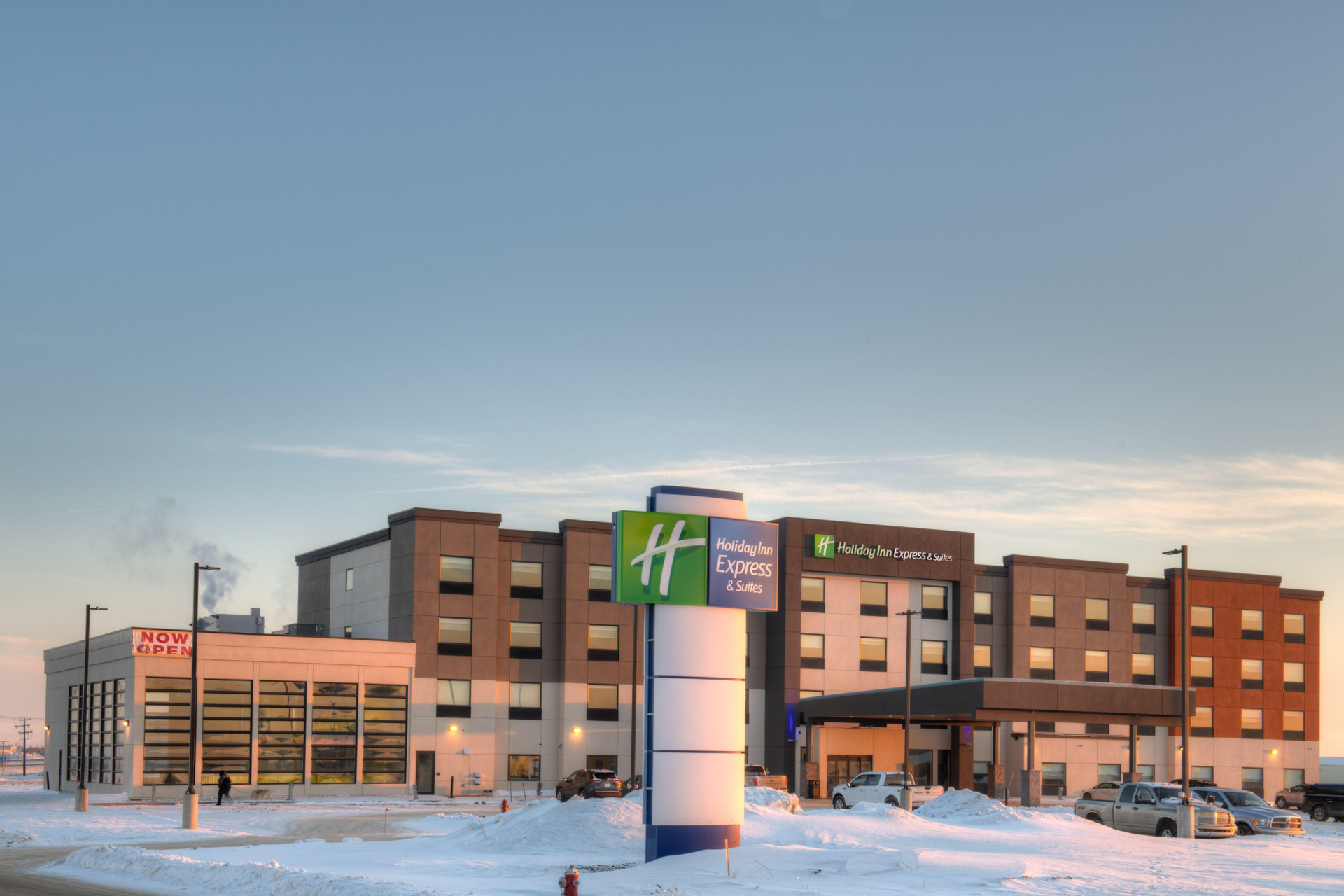 Vista Exterior Holiday Inn Express Suites Moose Jaw