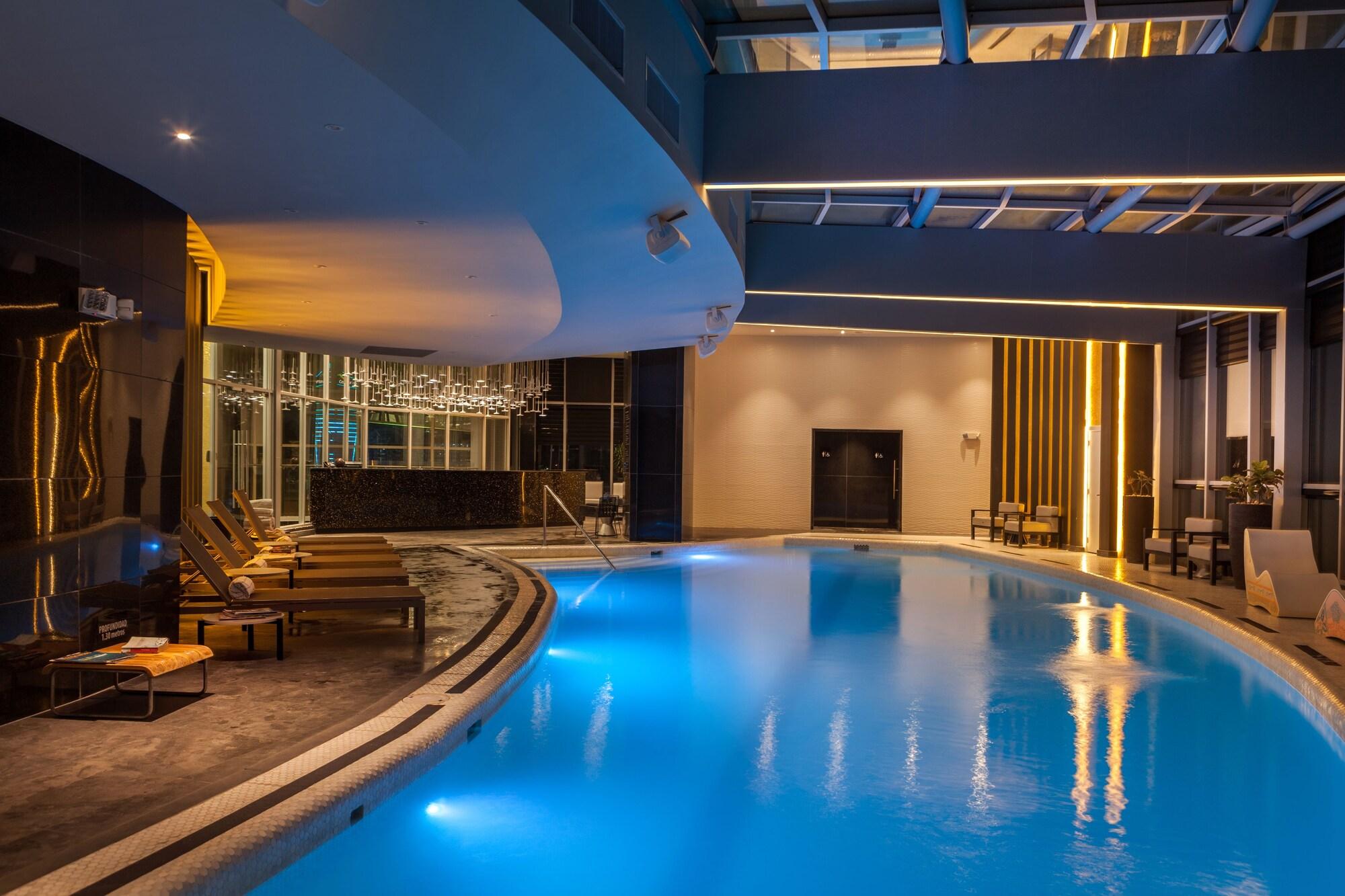 Vista Piscina Las Americas Golden Tower Panamá