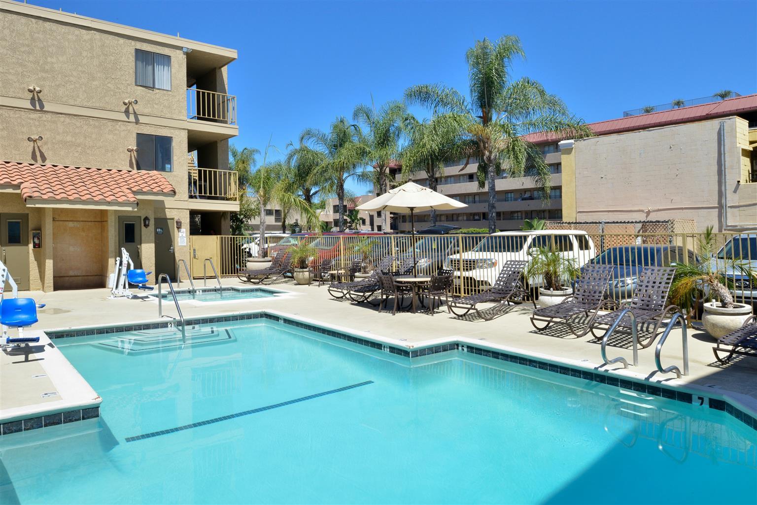 Vista da piscina Best Western Plus Anaheim Inn