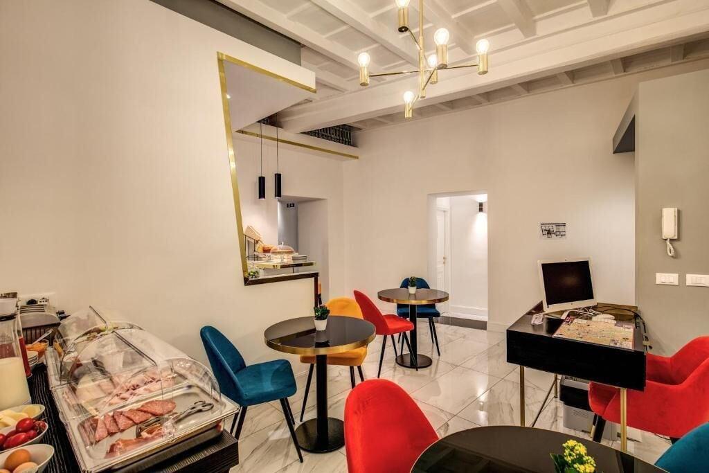 Vista Lobby Little Queen Pantheon Residence