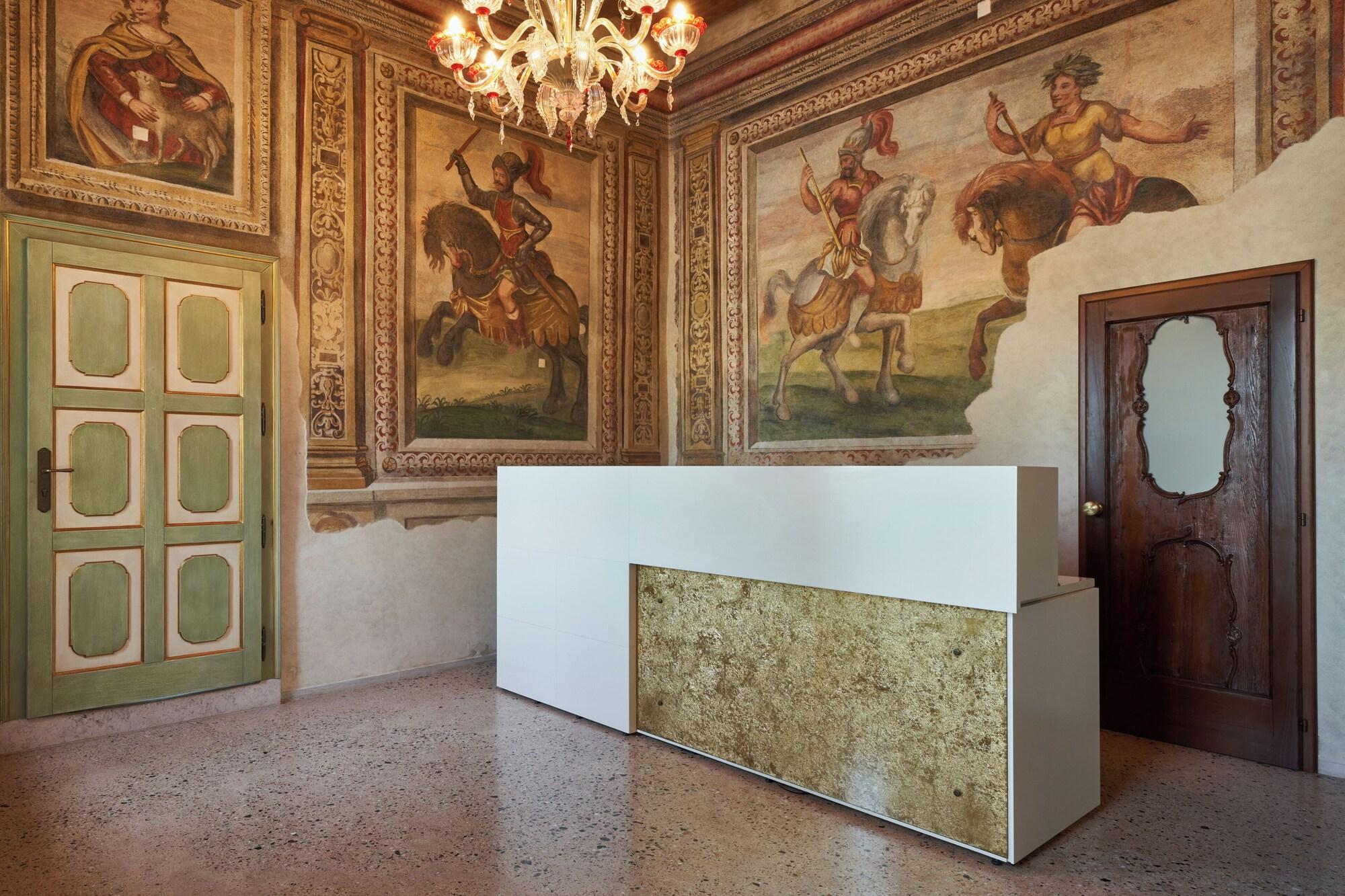 Vista Lobby Villa Martin