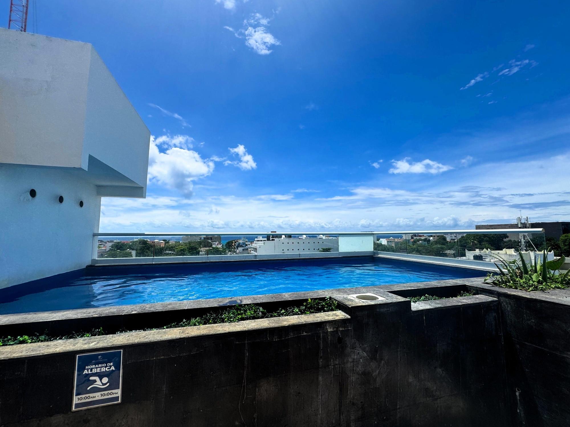 Vista Piscina ILLUSION XPRESS Downtown Playa