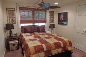 Alquiler Vacacional - Spacious Lakefront Retreat. 3 Bedroom, 2 Bath Ranch Home 30 ft from the water.