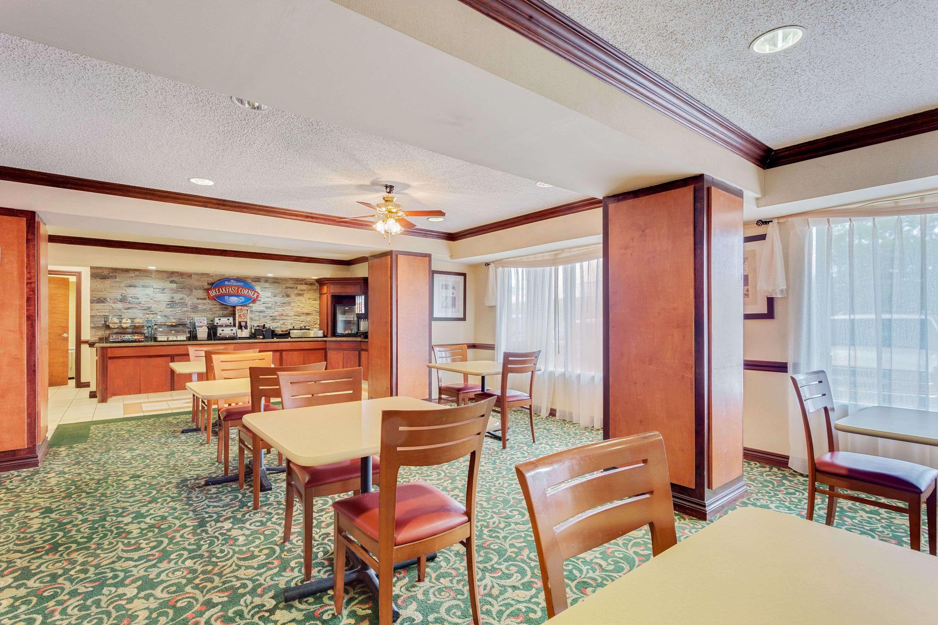Restaurant Baymont by Wyndham Kalamazoo East