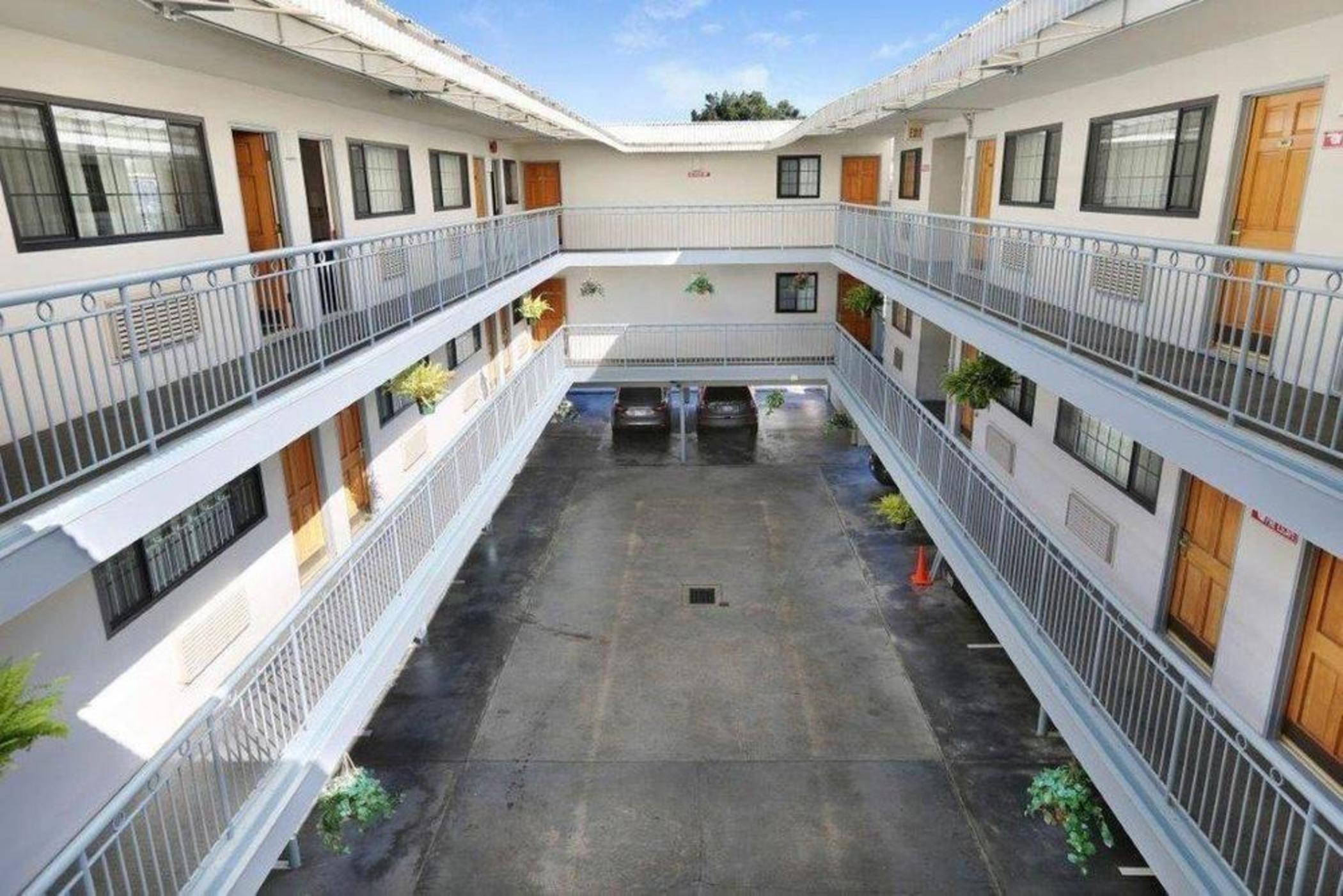 Vista Lobby Nob Hill Motor Inn