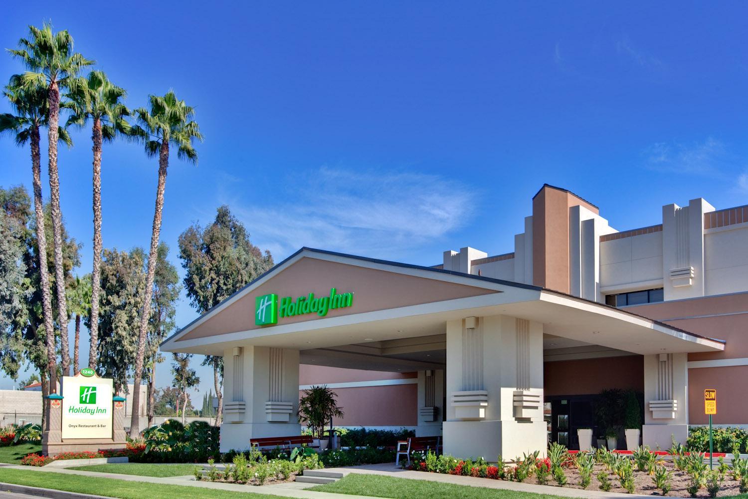 Vista da fachada Holiday Inn Hotel & Suites Anaheim