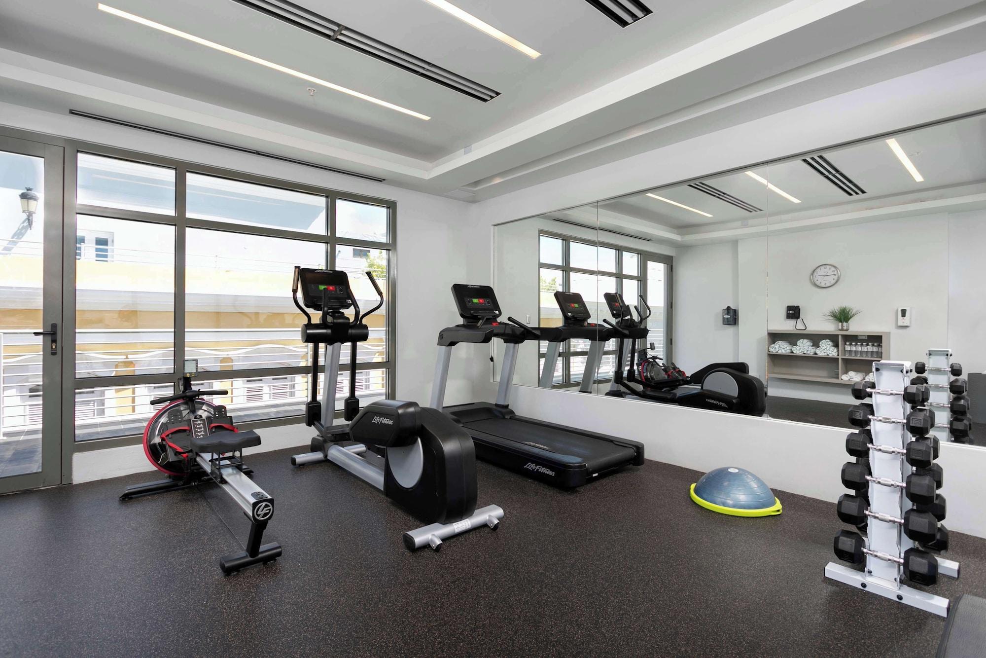 Gimnasio Palacio Provincial San Juan, Curio Collection by Hilton