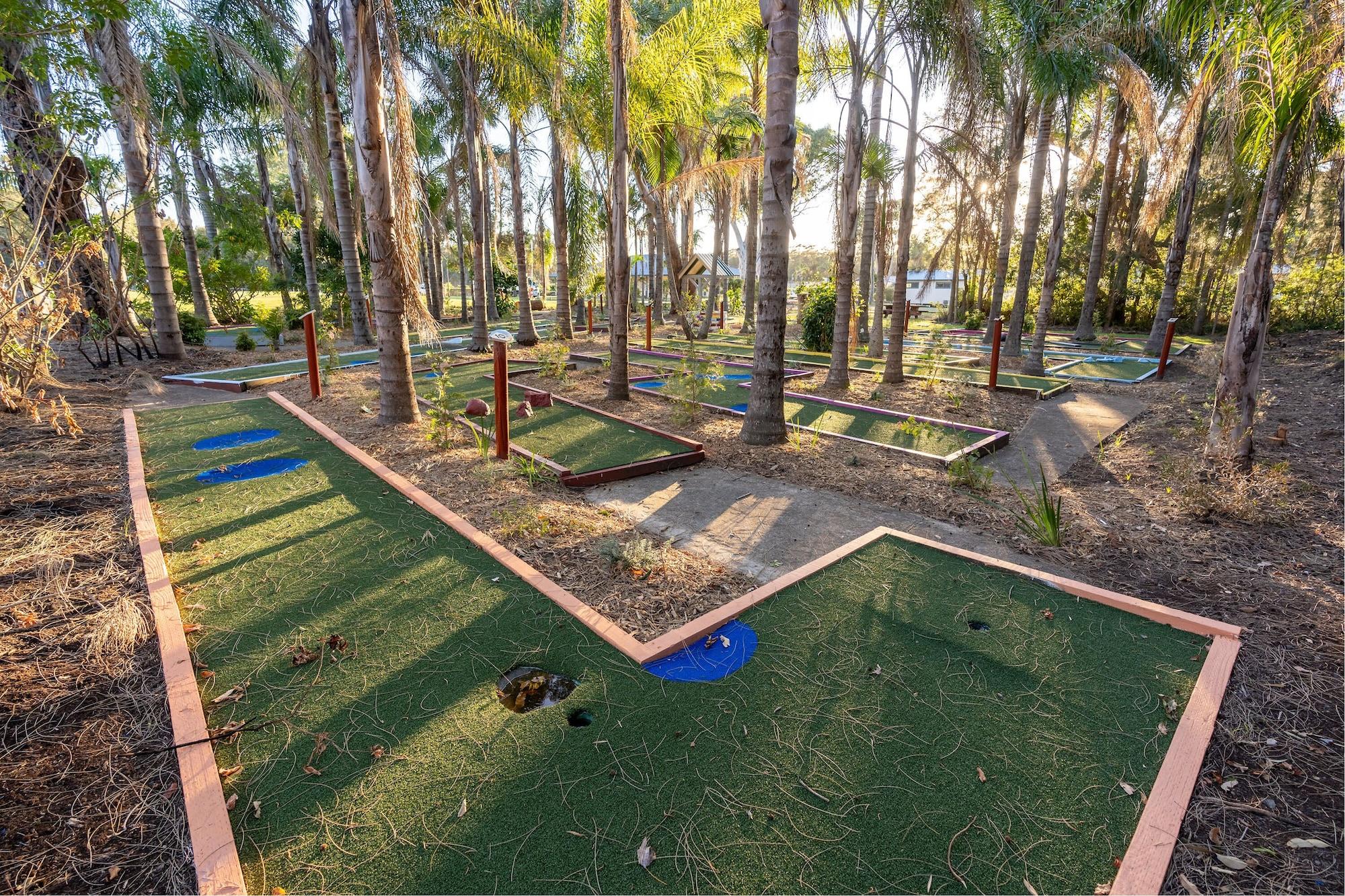 Campo de Golf BIG4 Tasman Holiday Parks - Racecourse Beach