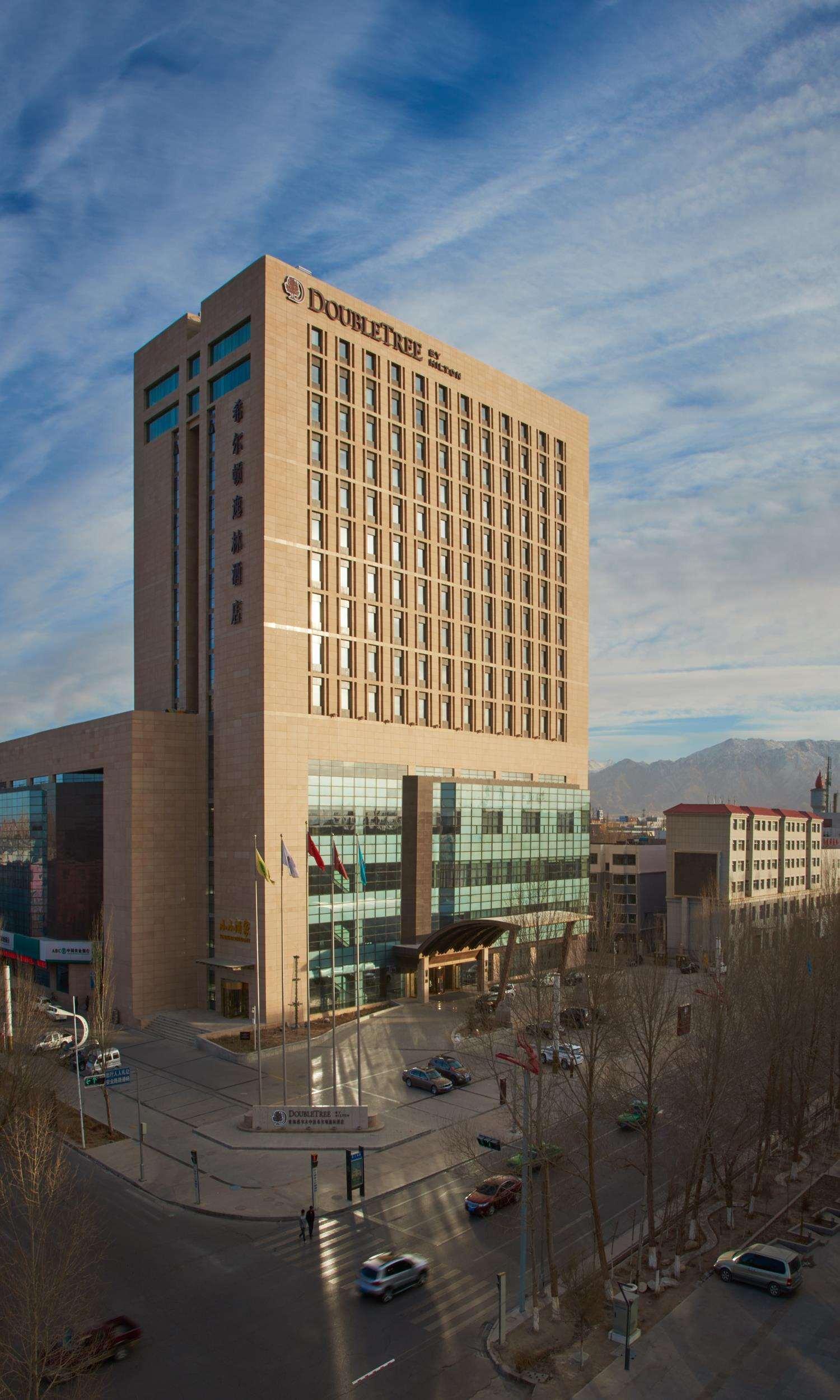 Vista Exterior DoubleTree by Hilton Hotel Qinghai - Golmud
