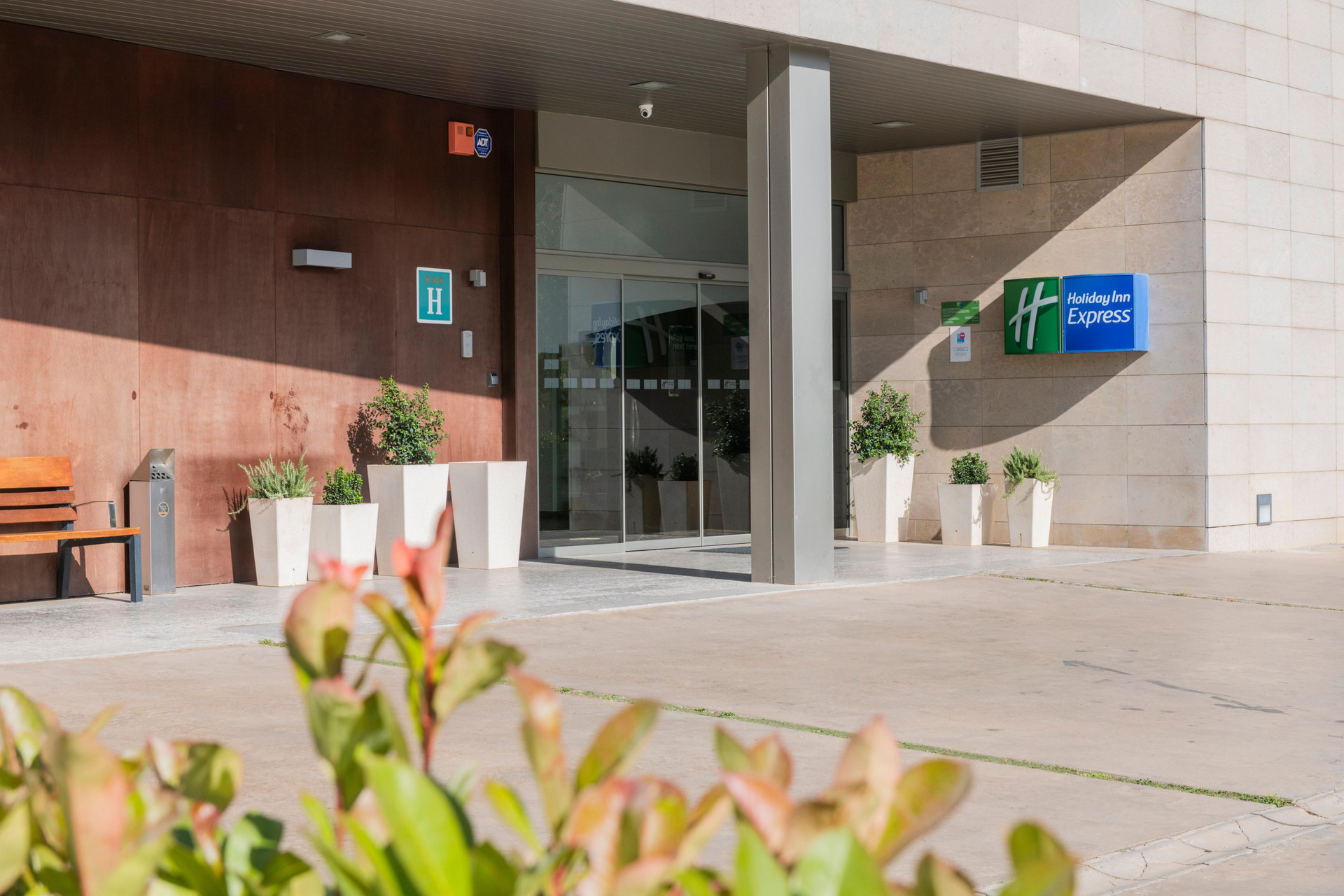Vista Exterior Holiday Inn Express Barcelona - Sant Cugat by IHG