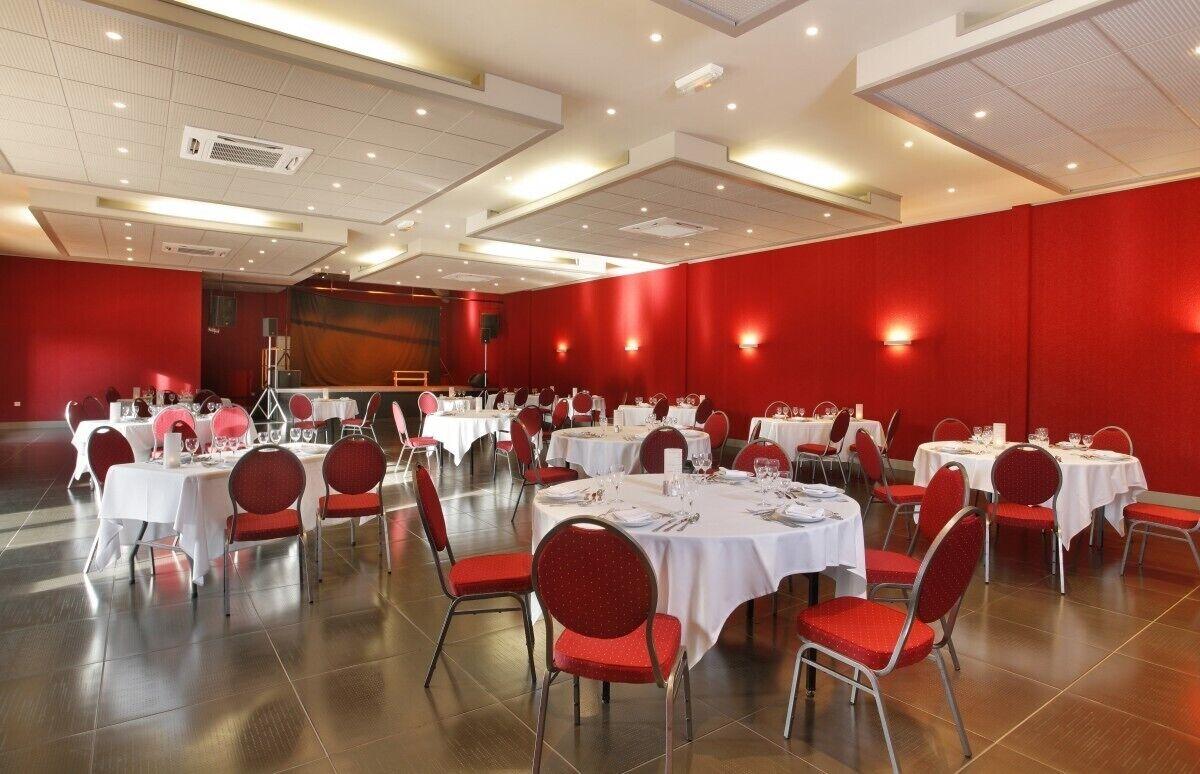 Sala de Reuniones Hôtel Grand Confort Le Moulin Rouge