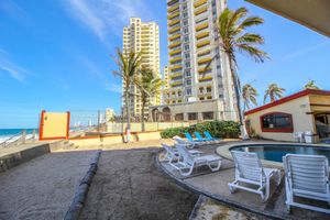 Beautiful, comfortable and well located apartment front beach!