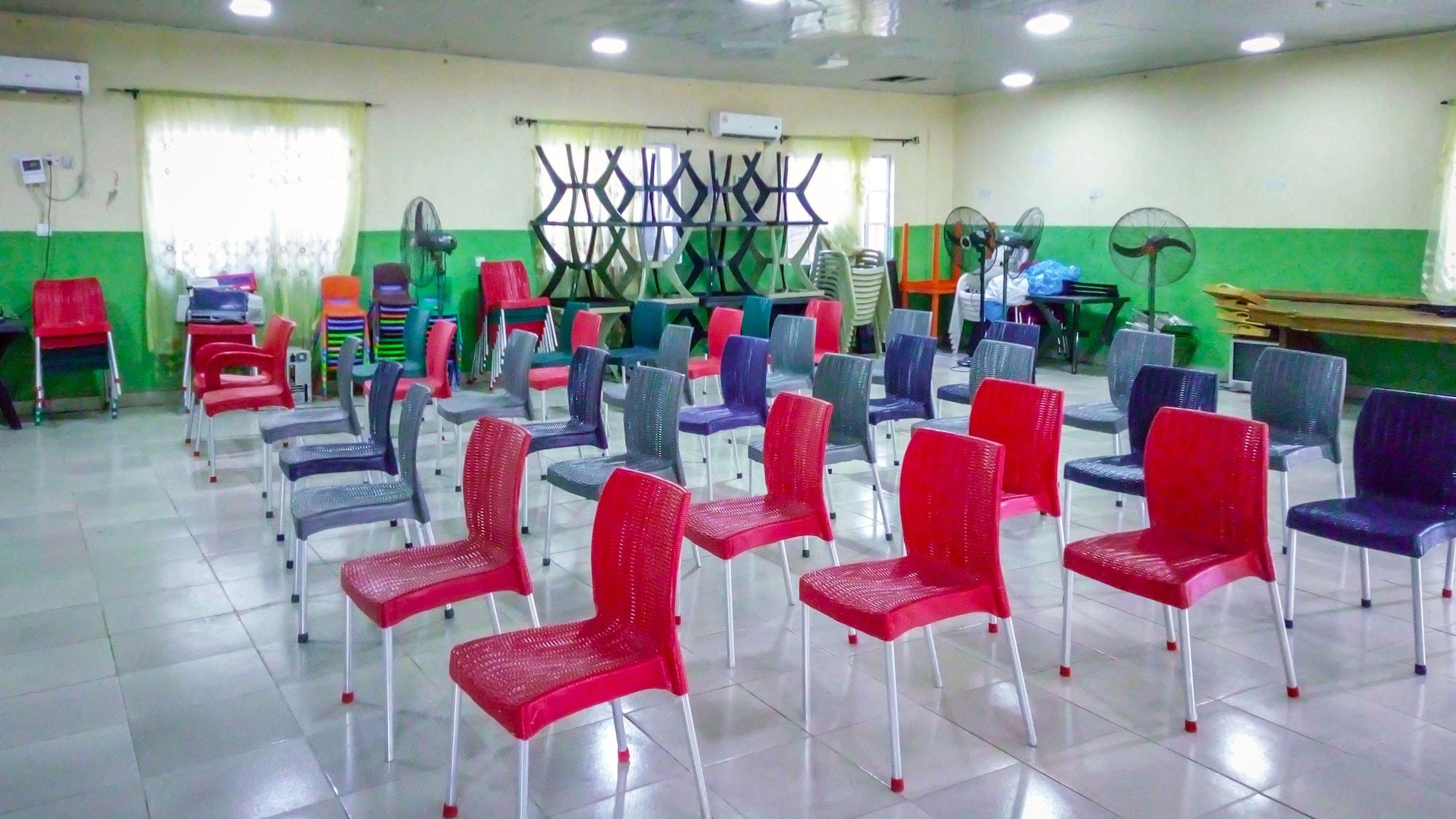 Sala de Reuniones De Royal Legacy Hotel and Suites