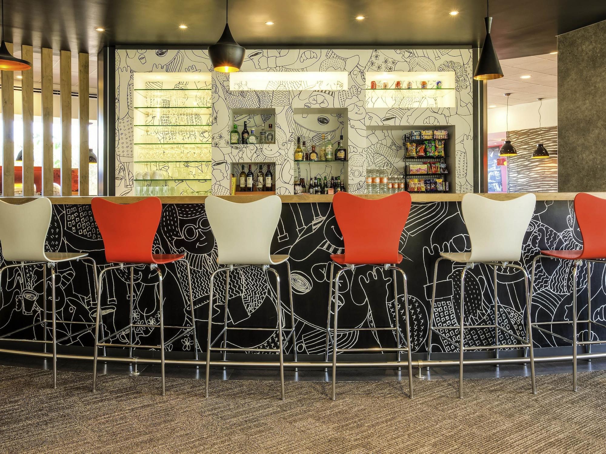 Bar/Salón ibis Mexico Perinorte
