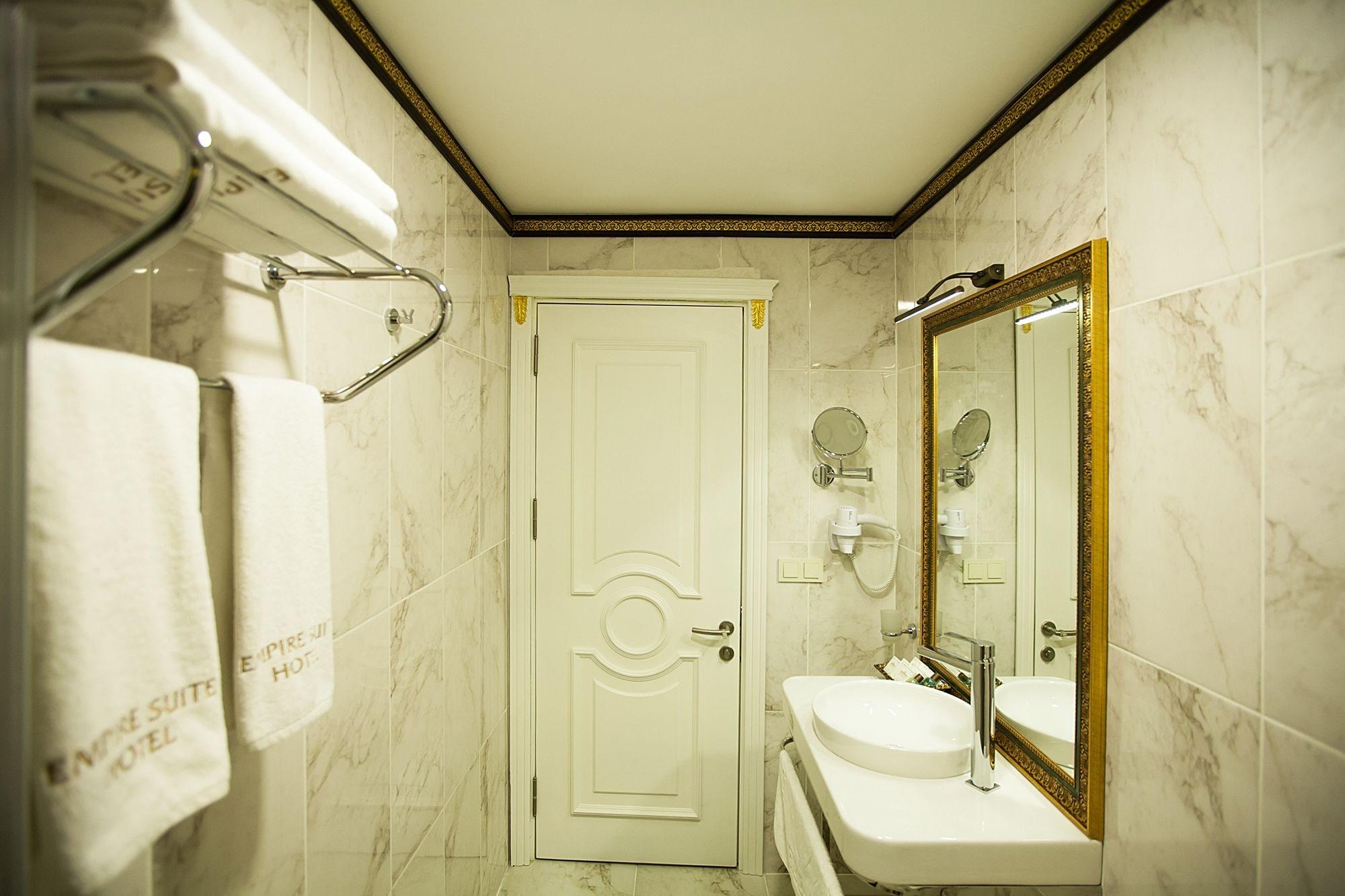 Equipamiento de Habitación Empire Suite Hotel