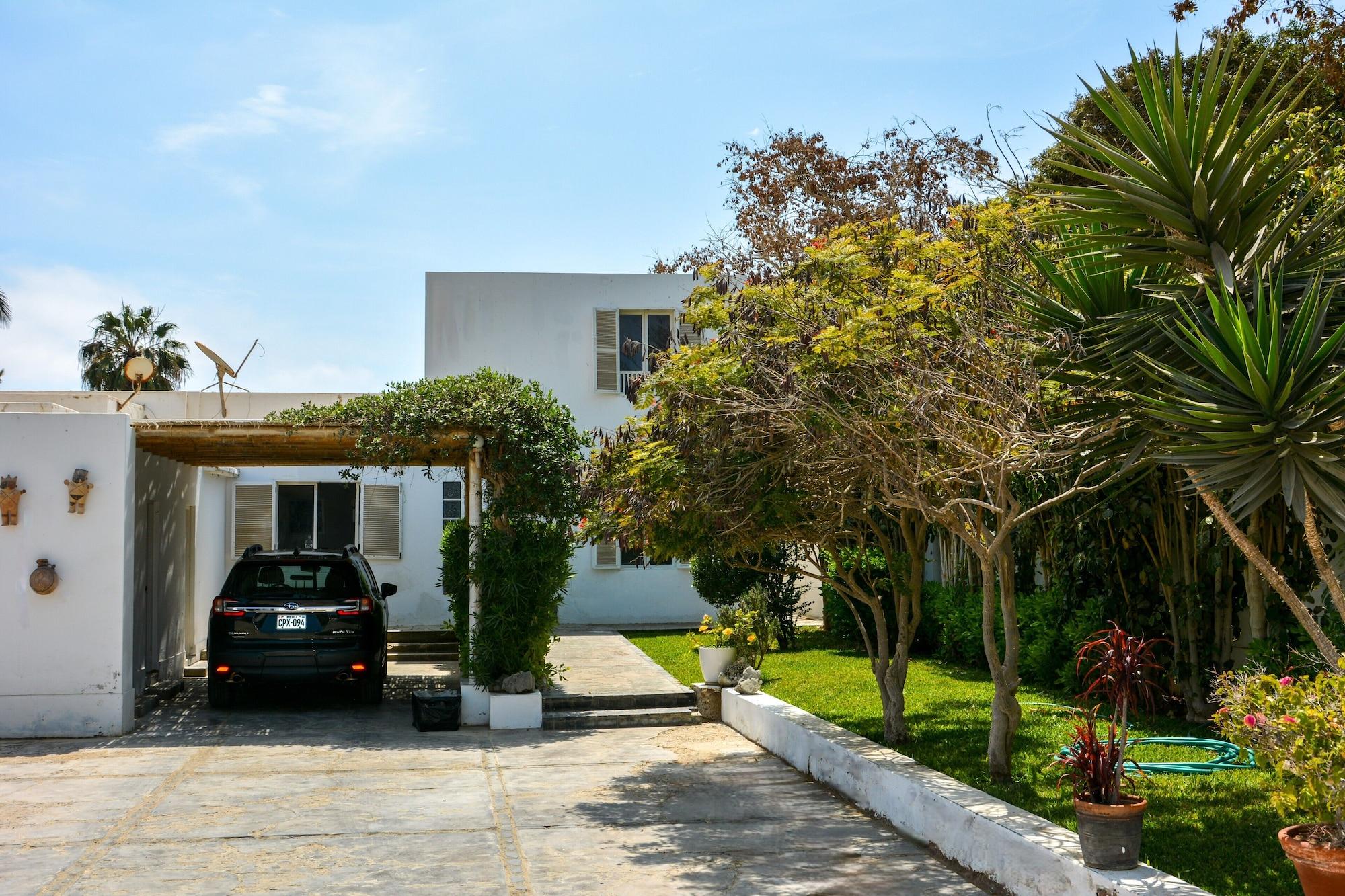Vista Exterior Casa Paracas by Wynwood House
