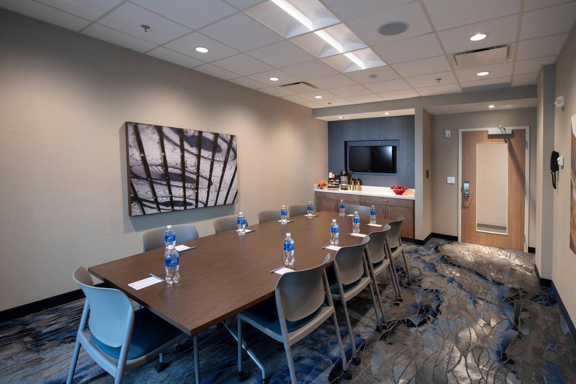 Sala de Reuniones Fairfield by Marriott Edmonton International Airport