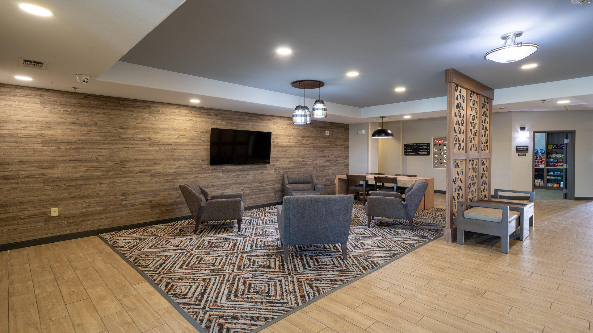 Vista Lobby Candlewood Suites Baytown
