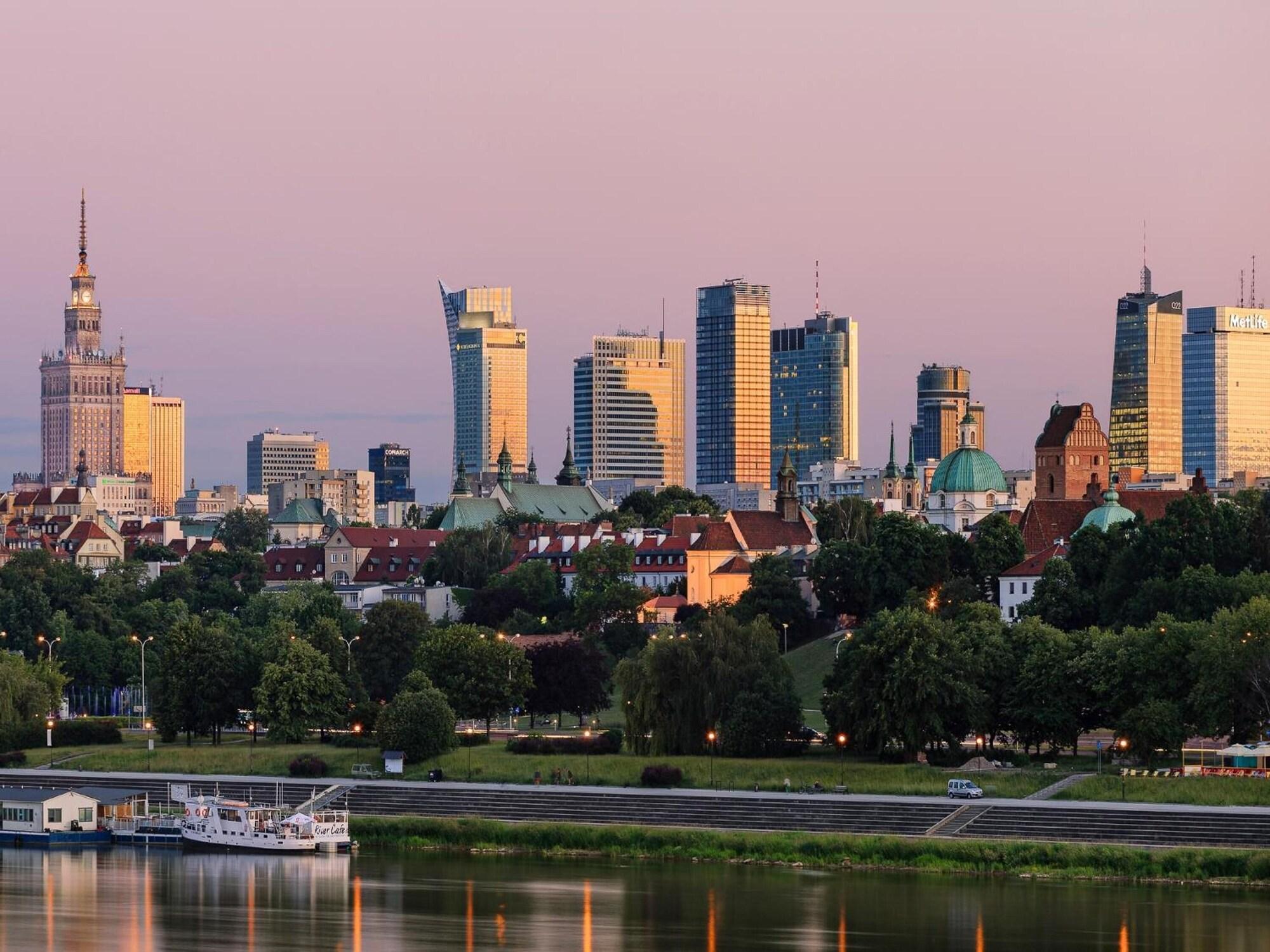 Vista Exterior Teatro Hotel - Destigo Hotels