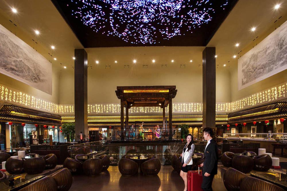 Vista do lobby Jumeirah Himalayas Hotel Shanghai