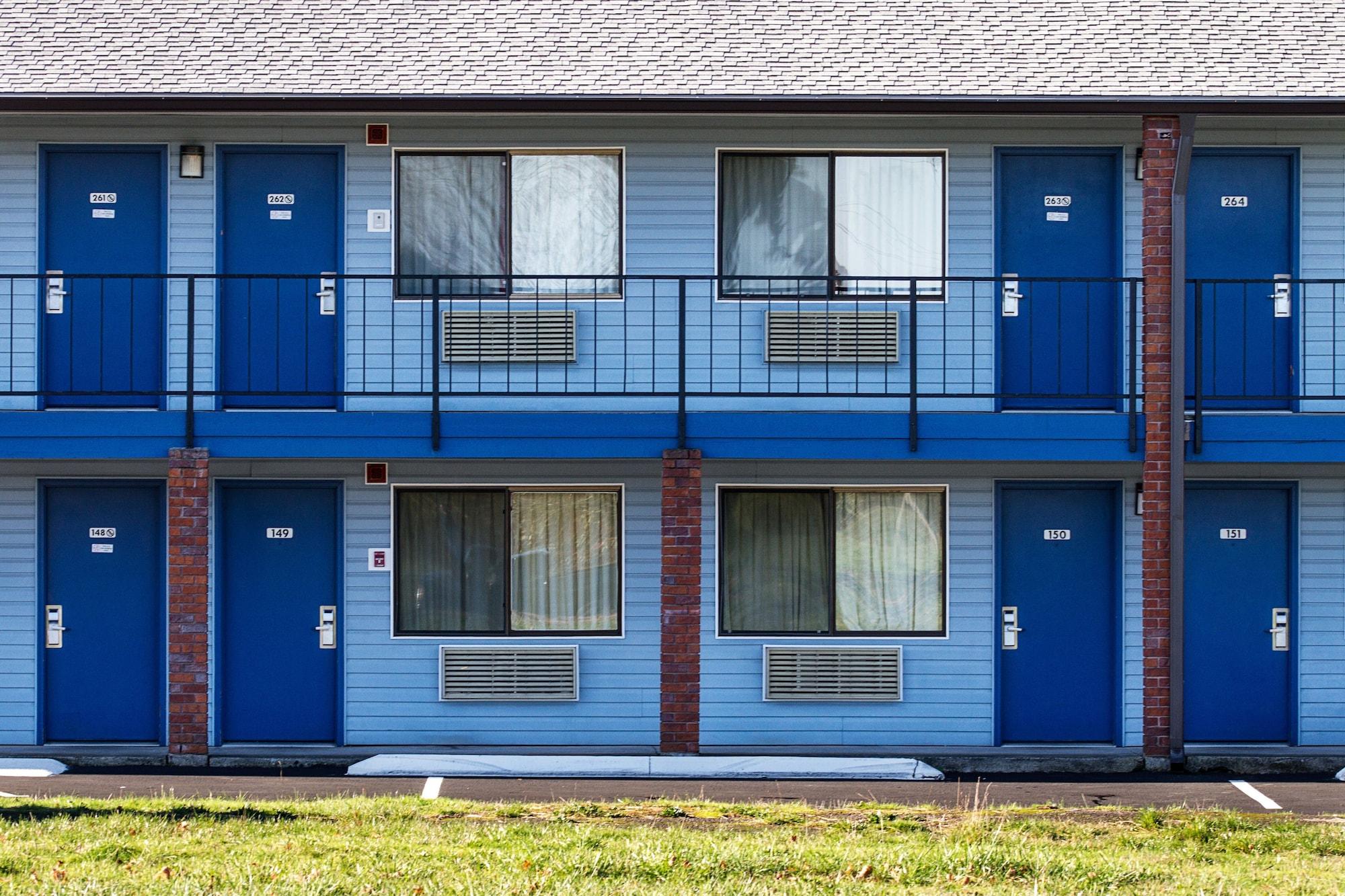 Vista Exterior Super 8 by Wyndham Vancouver East