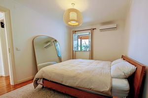 Alquiler Vacacional - Spacious 2-Bedroom Duplex with Private Roof Deck and Gym in Campo de Ourique