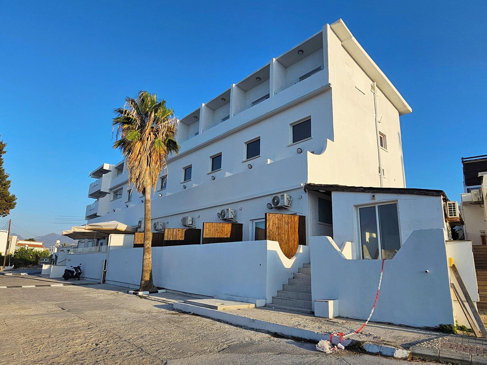 Vista Exterior Azure Bay