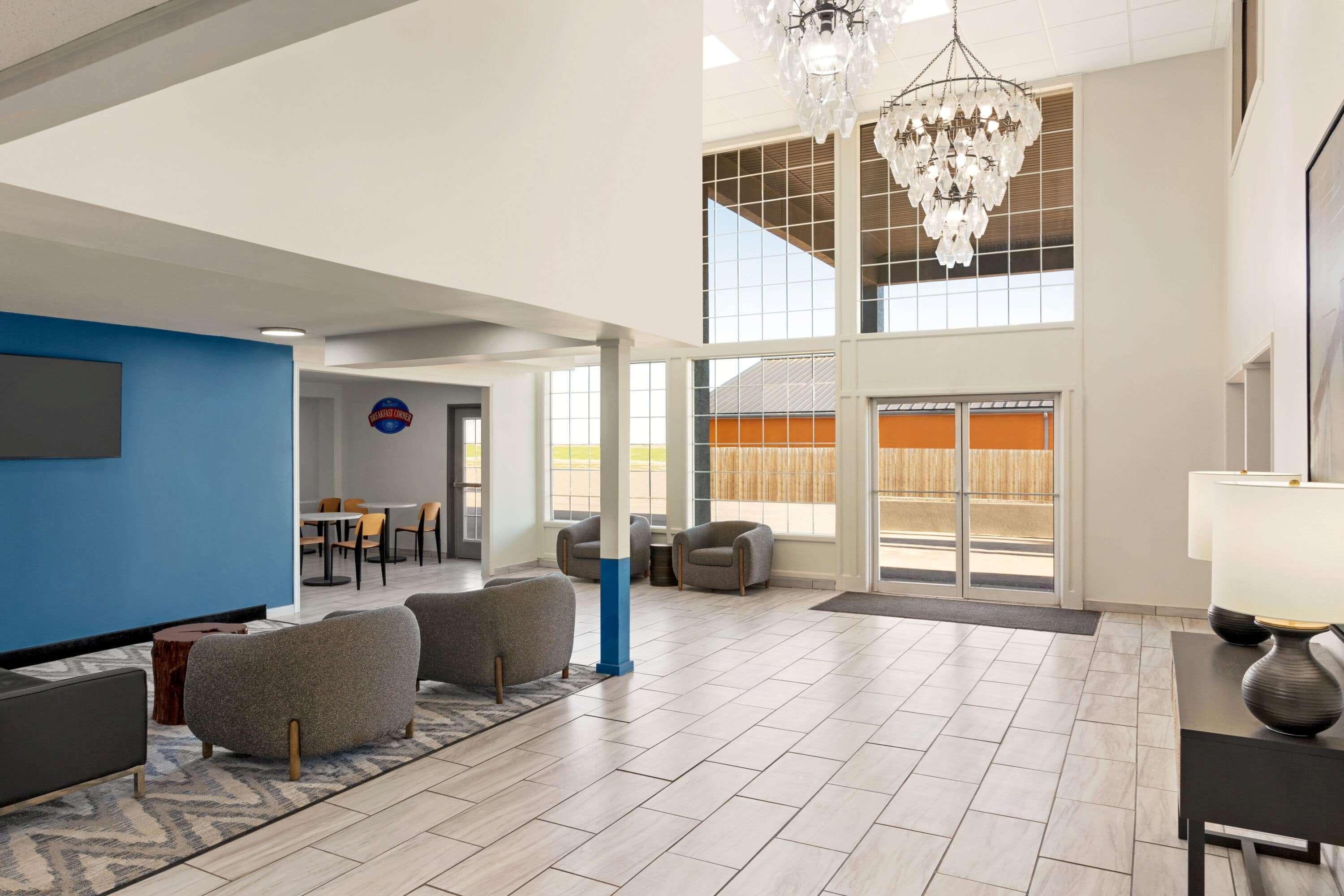 Vista Lobby Baymont by Wyndham Blackwell I-35