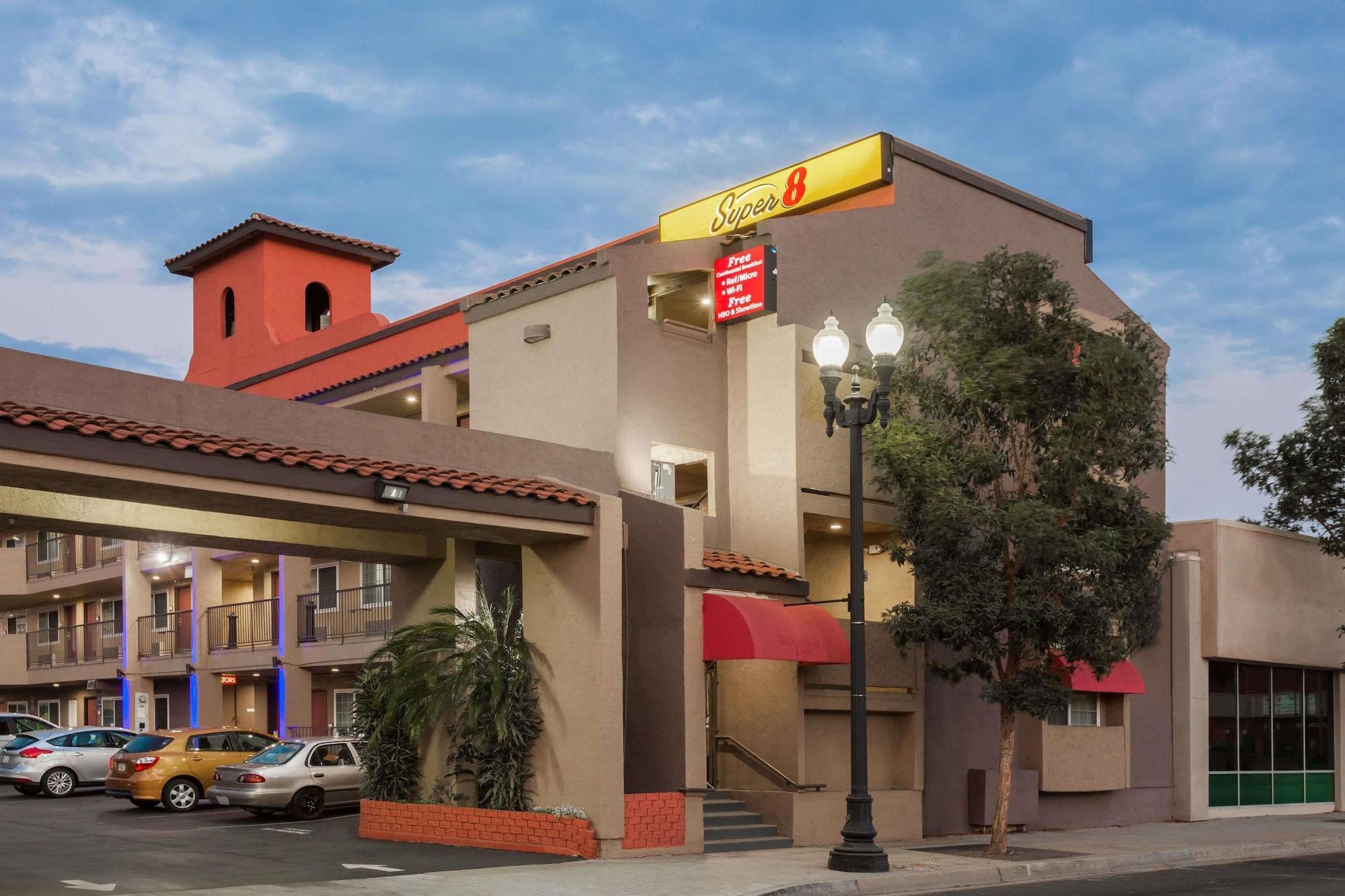 Varios Super 8 by Wyndham El Cajon/San Diego
